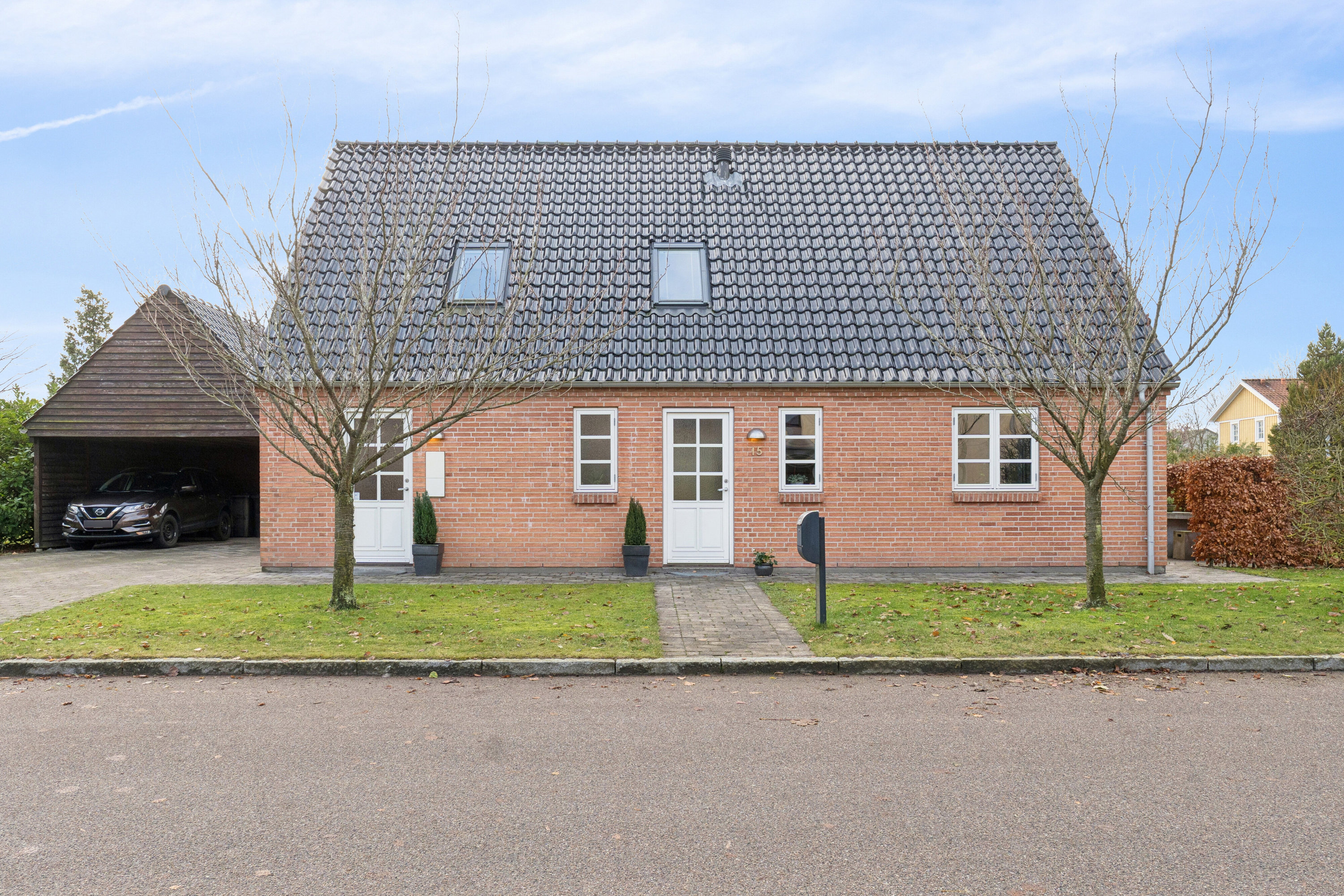 Fremhævet set fra vejen billede i fuldskærmstilstand. Billede af Stensbjerg 15, 2600 Glostrup