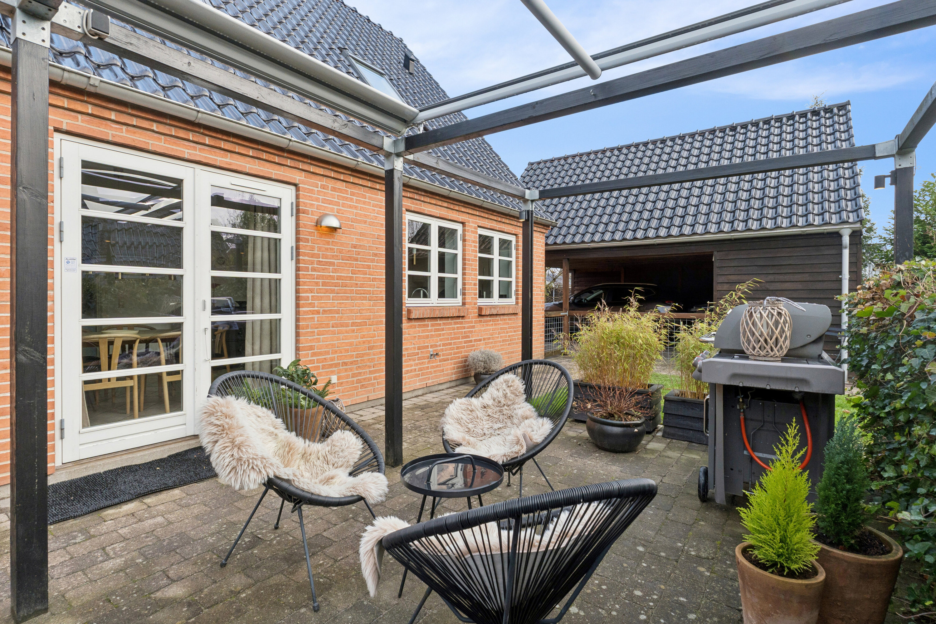 Fremhævet terrasse billede i fuldskærmstilstand. Billede af Stensbjerg 15, 2600 Glostrup