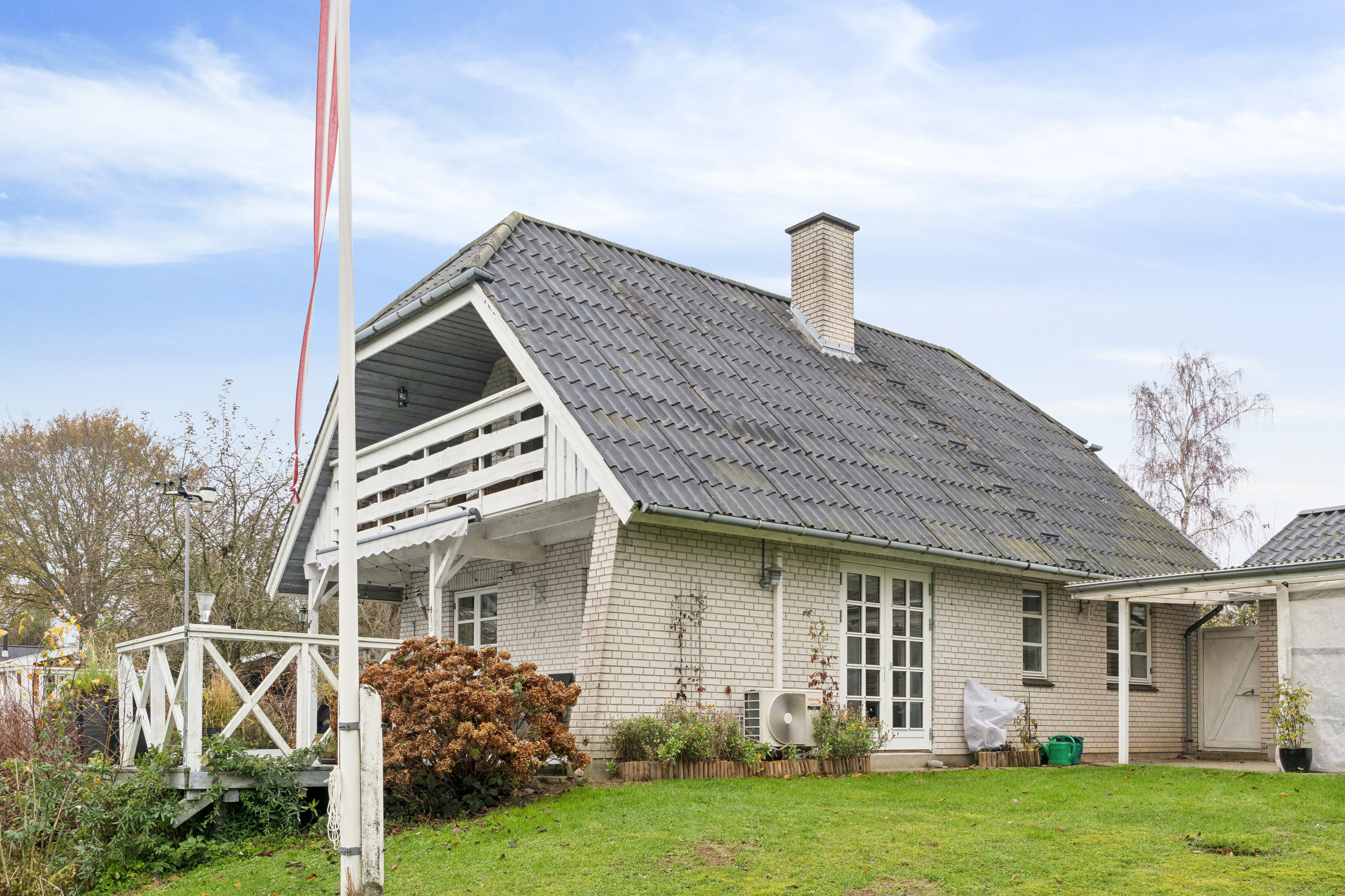 Fremhævet set fra haven billede i fuldskærmstilstand. Billede af Gøgeurtvej 3, 4760 Vordingborg