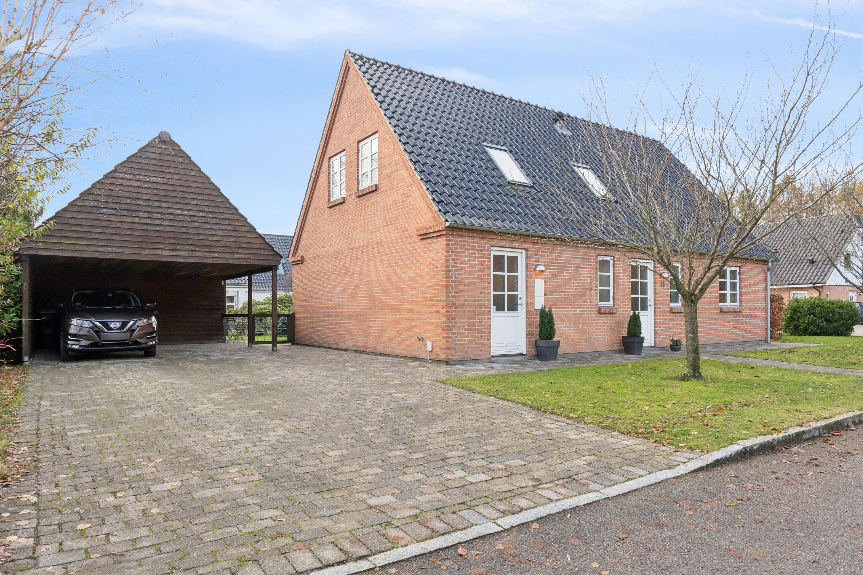 Fremhævet set fra vejen billede i fuldskærmstilstand. Billede af Stensbjerg 15, 2600 Glostrup