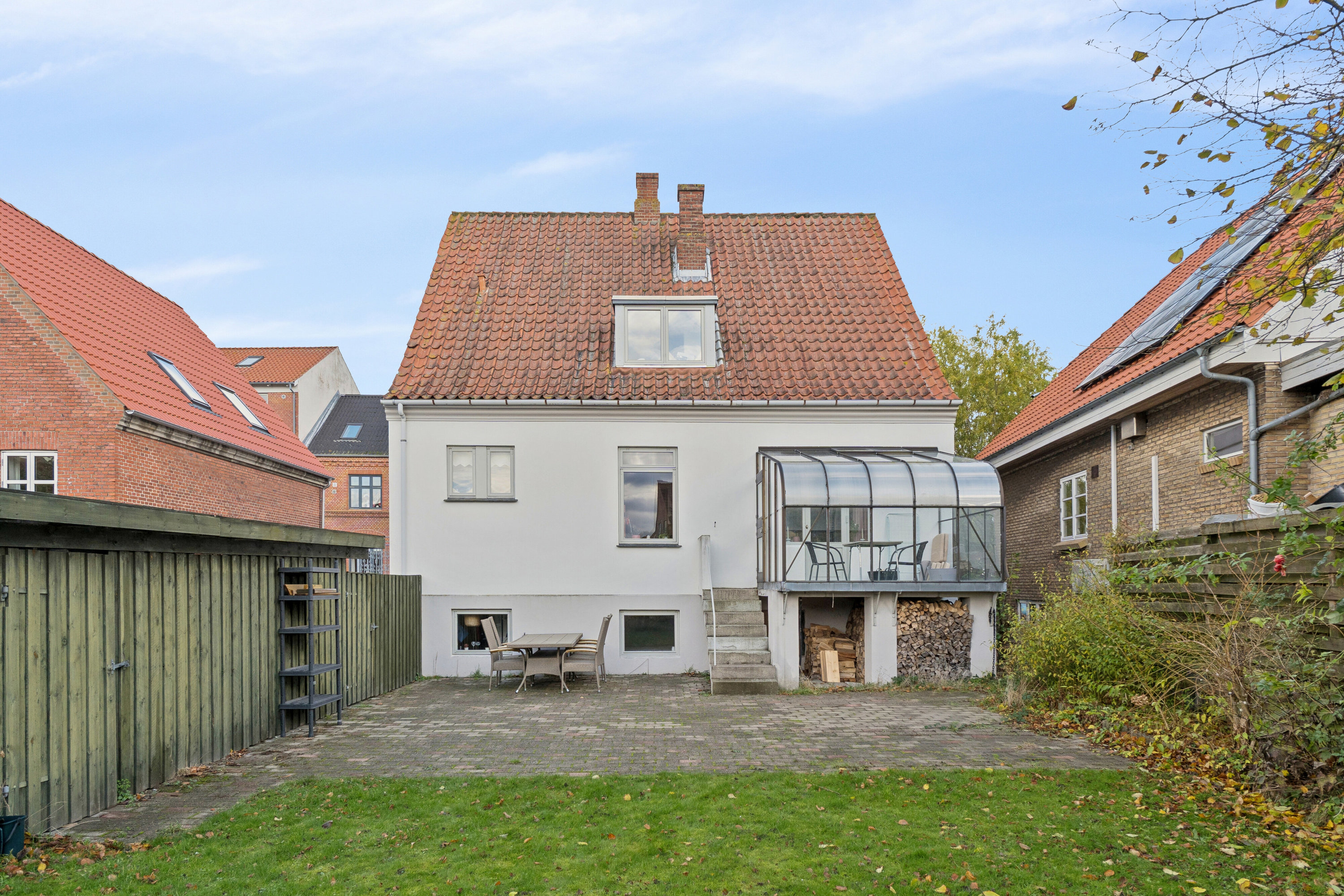 Fremhævet set fra haven billede i fuldskærmstilstand. Billede af Knudshovedvej 44, 5800 Nyborg