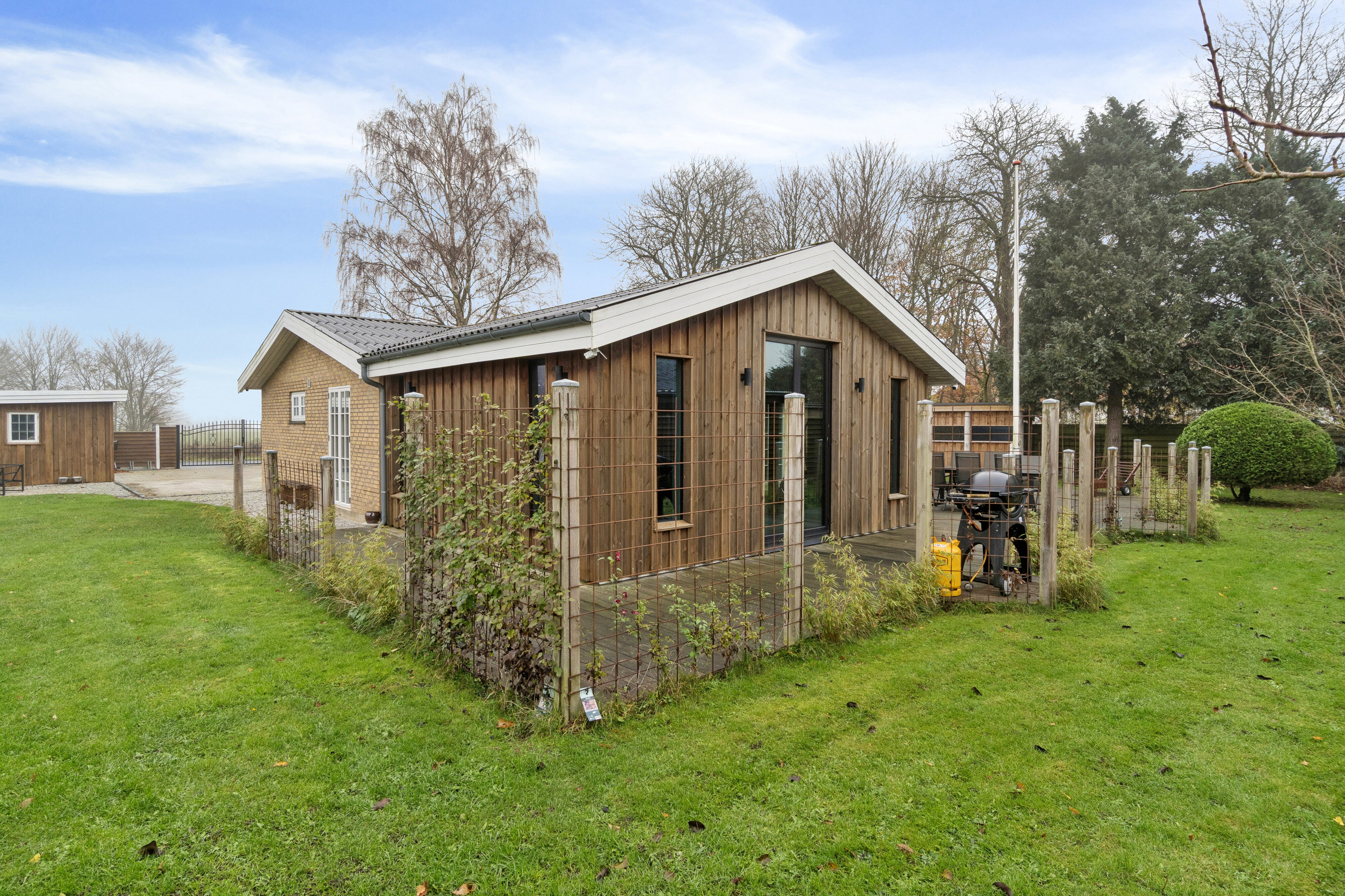 Fremhævet set fra haven billede i fuldskærmstilstand. Billede af Ulsevej 30, Olstrup, 4690 Haslev