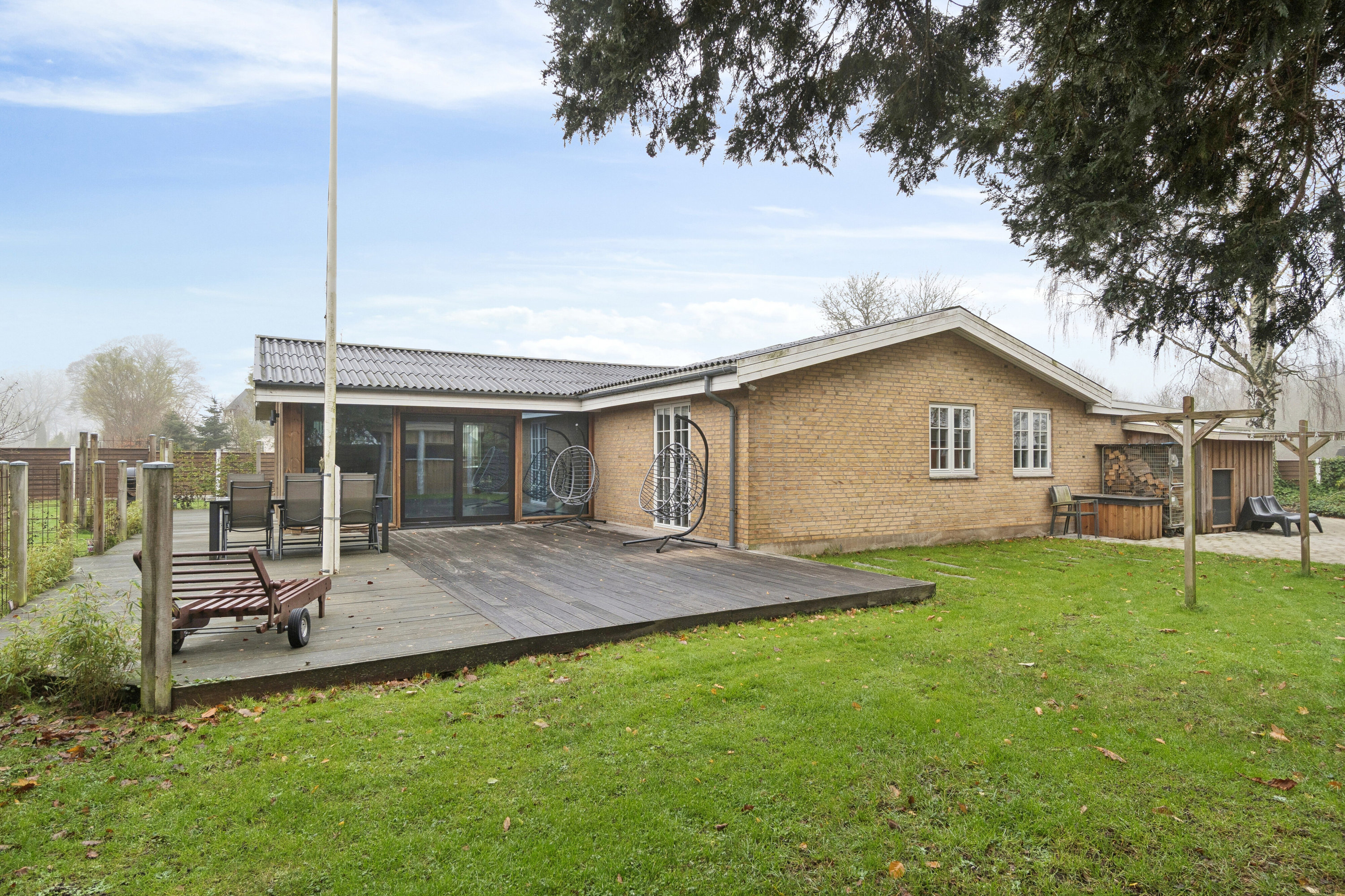 Fremhævet set fra haven billede i fuldskærmstilstand. Billede af Ulsevej 30, Olstrup, 4690 Haslev