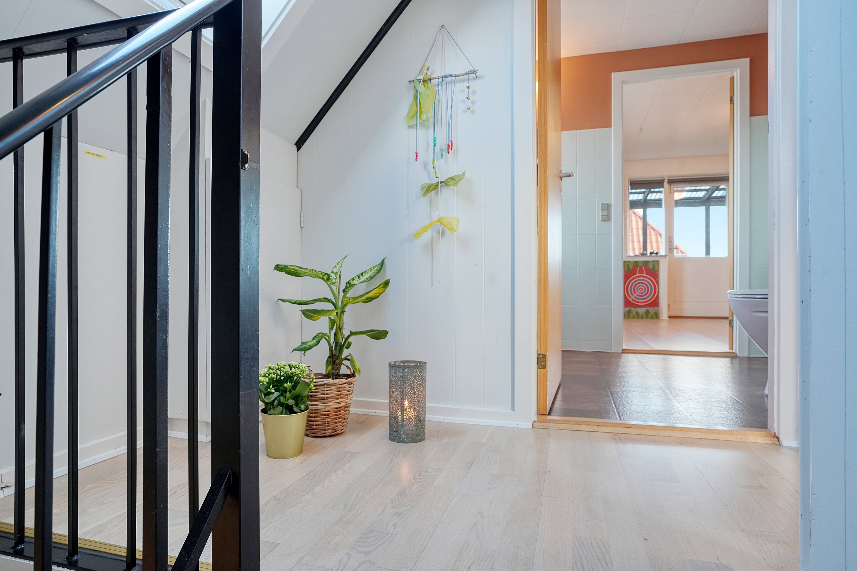 Fremhævet 1. sal billede i fuldskærmstilstand. Billede af Nyledsbakken 26, 4500 Nykøbing Sj