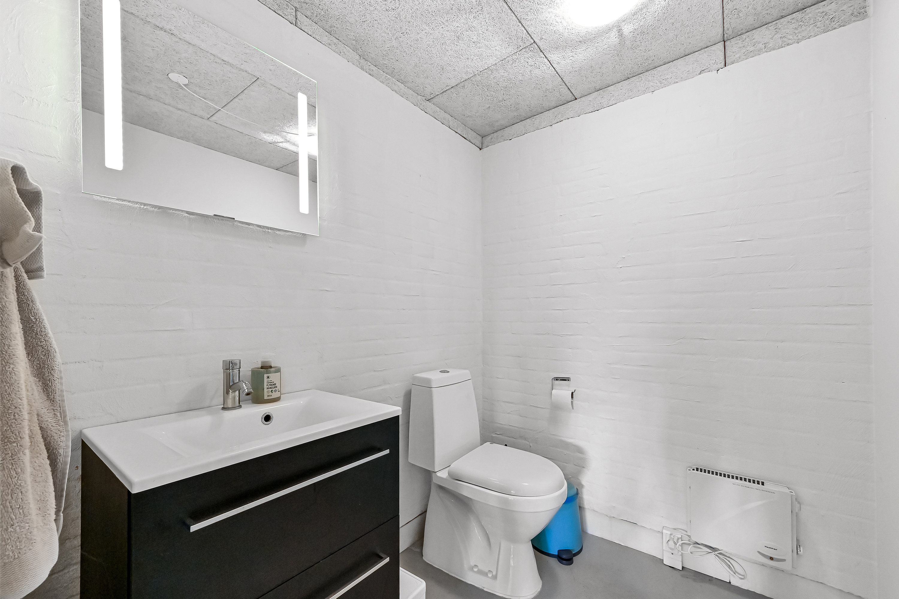 Fremhævet toilet billede i fuldskærmstilstand. Billede af Toftbjerg 27, Snejbjerg, 7400 Herning