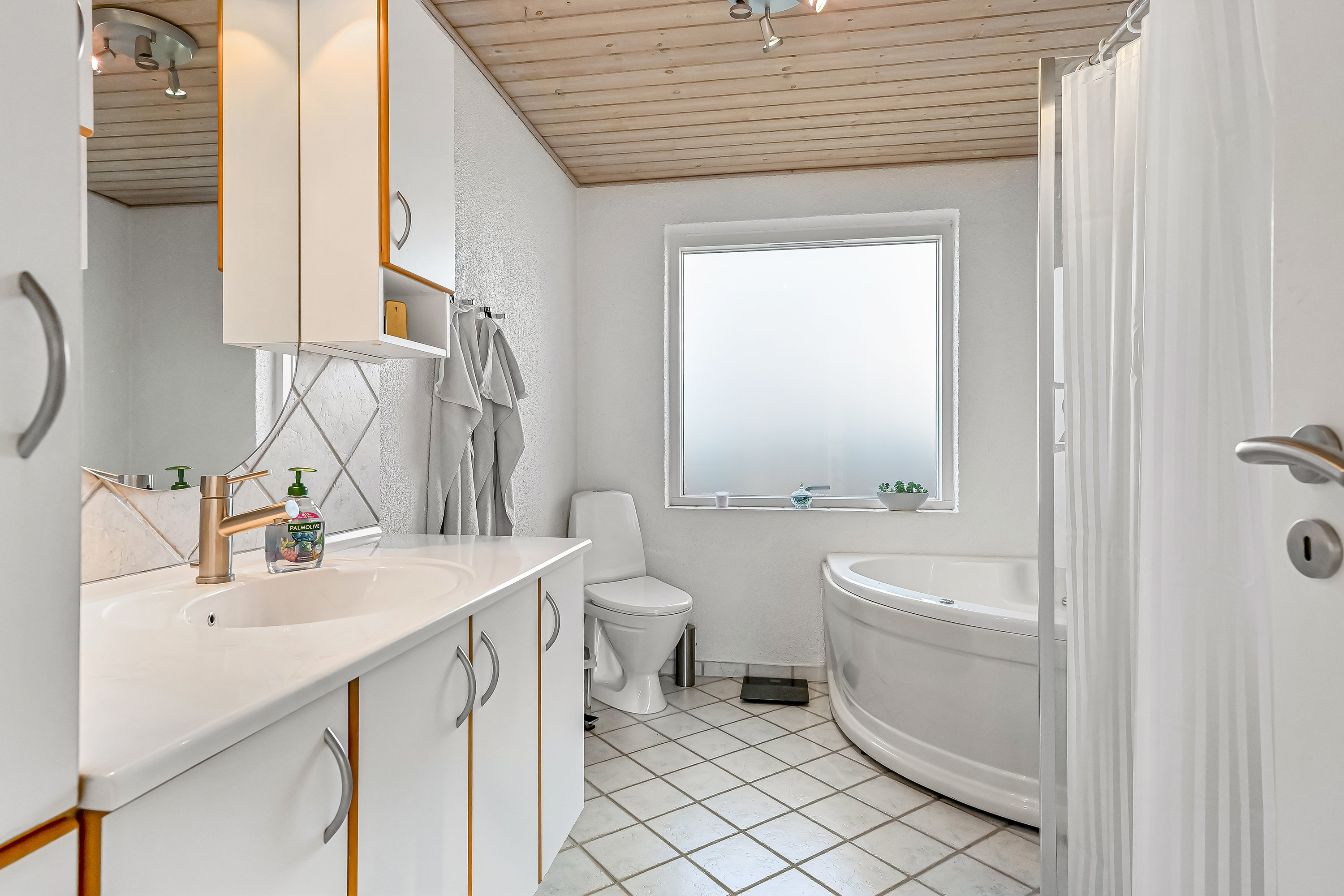 Fremhævet badeværelse billede i fuldskærmstilstand. Billede af Toftbjerg 27, Snejbjerg, 7400 Herning