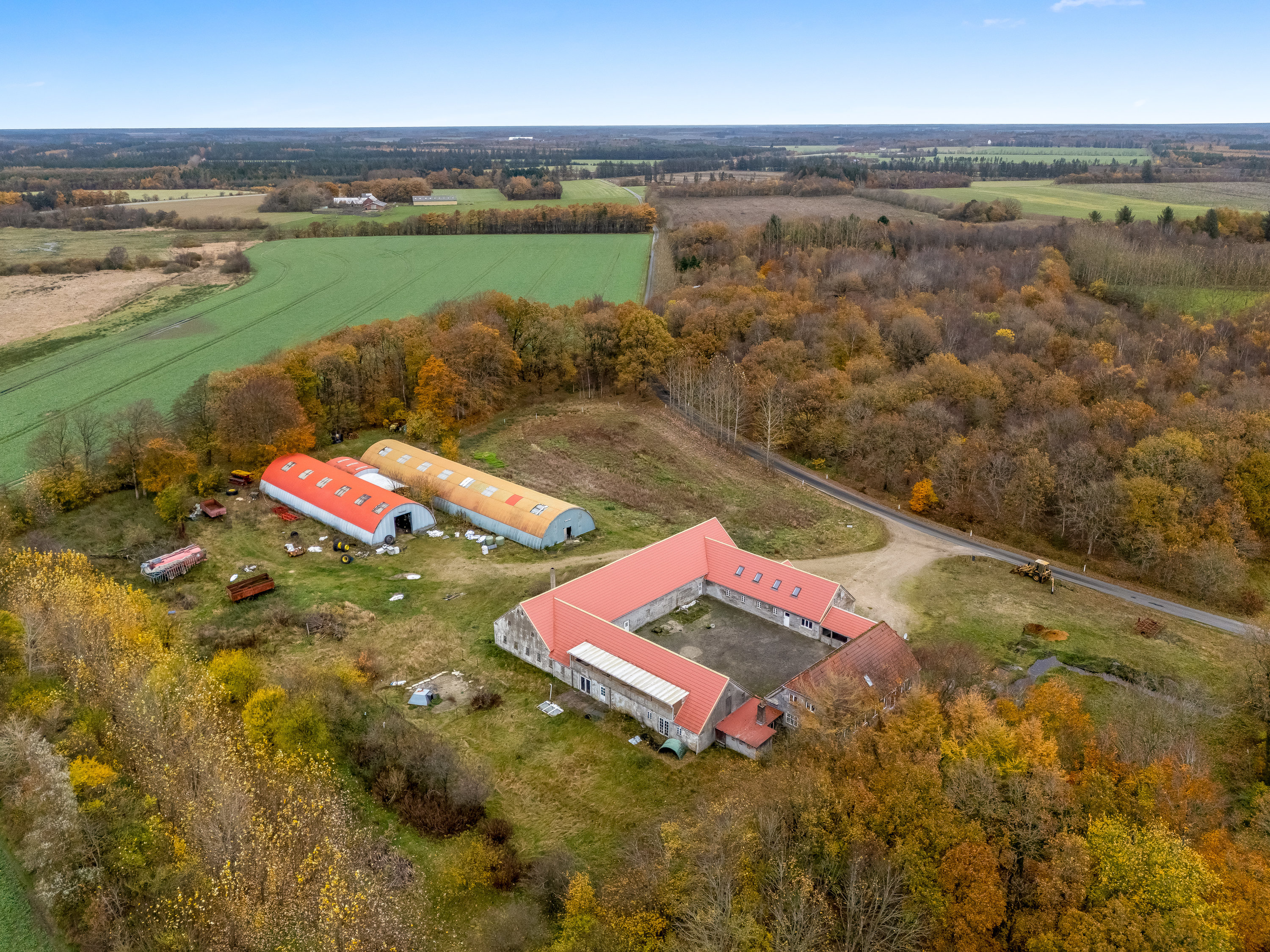 Fremhævet luftfoto billede i fuldskærmstilstand. Billede af Grimlundvej 2, Hoven, 6880 Tarm