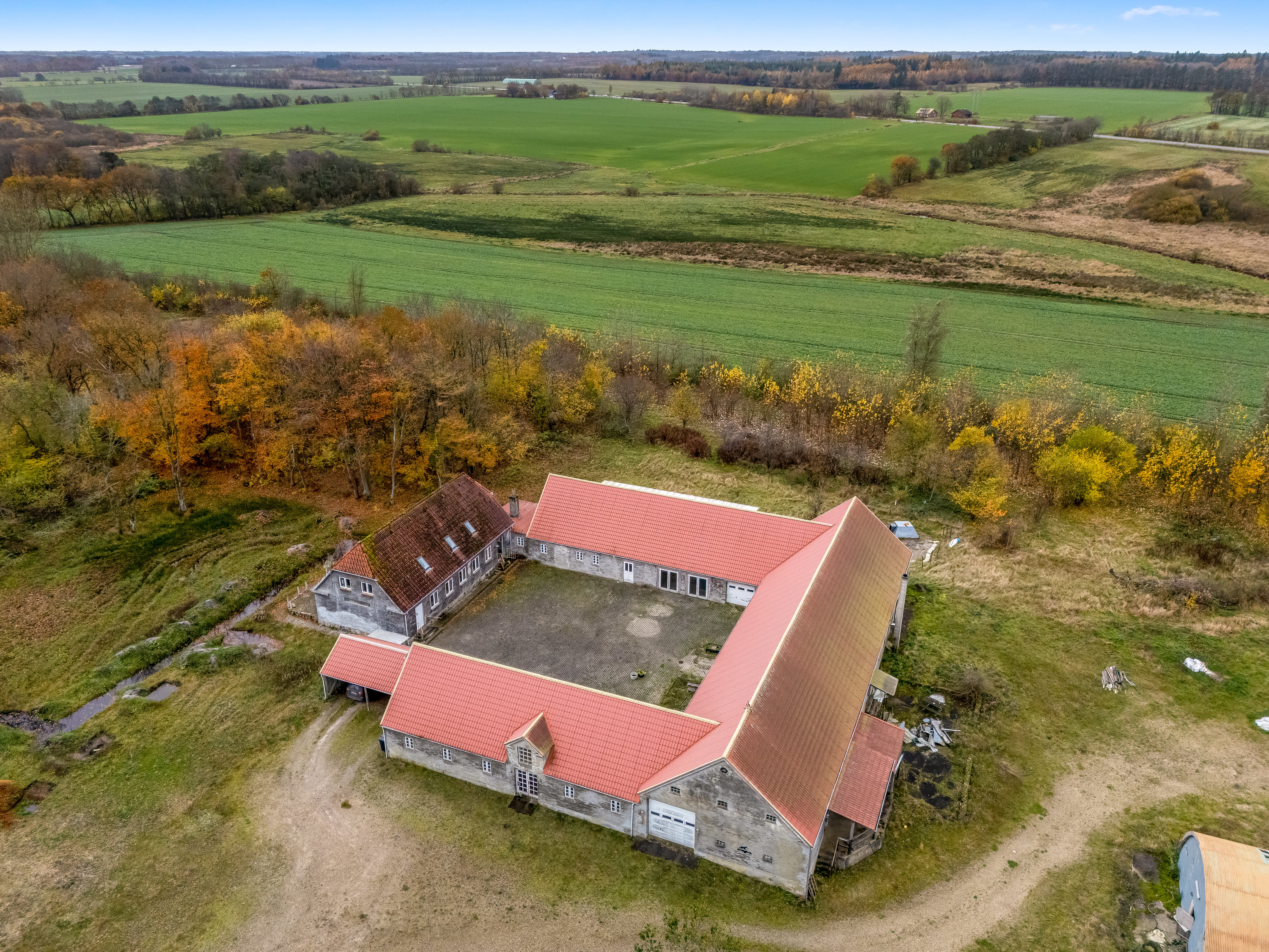 Fremhævet luftfoto billede i fuldskærmstilstand. Billede af Grimlundvej 2, Hoven, 6880 Tarm
