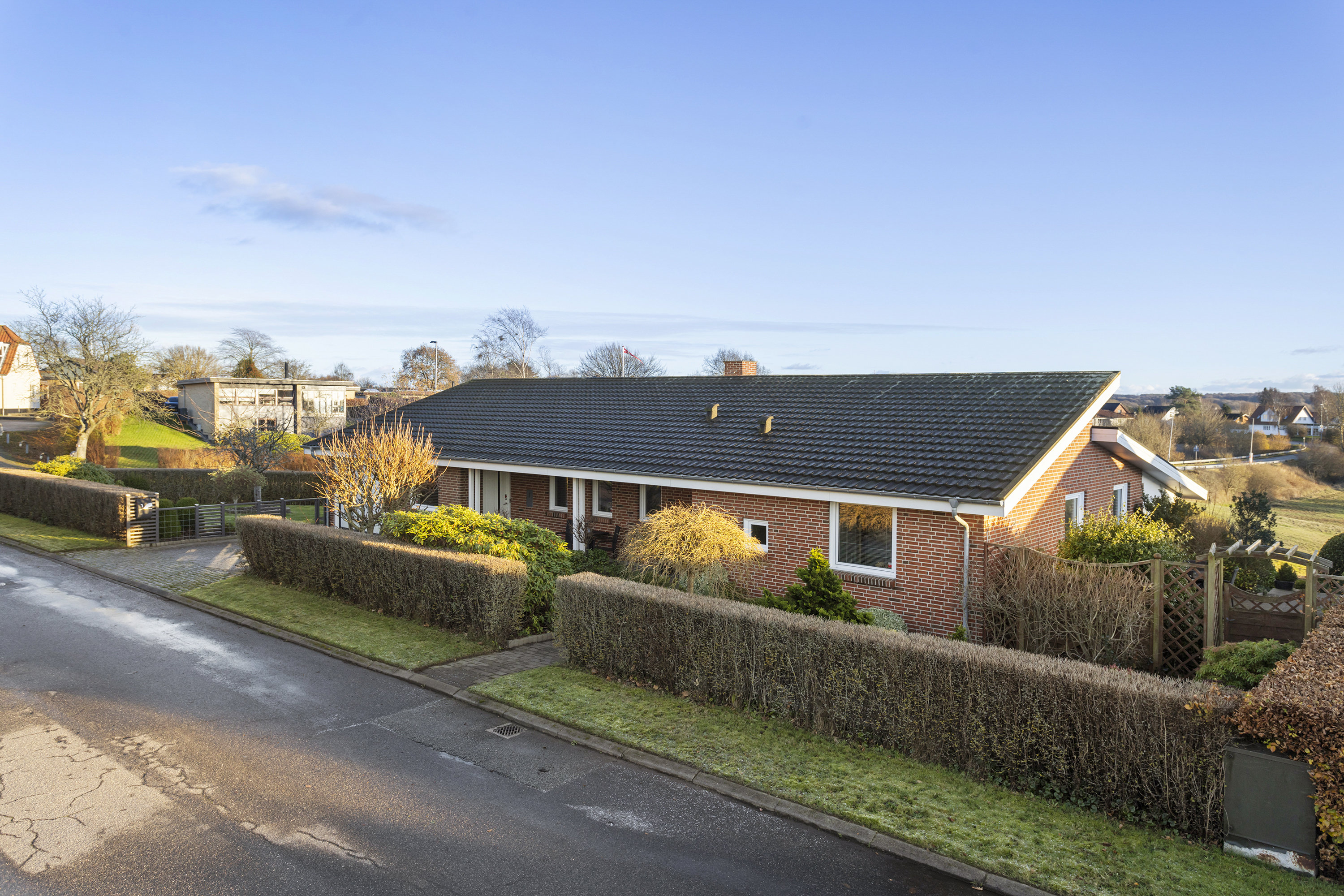 Fremhævet facade billede i fuldskærmstilstand. Billede af Hestetoften 1, Ravnshøj, 9900 Frederikshavn