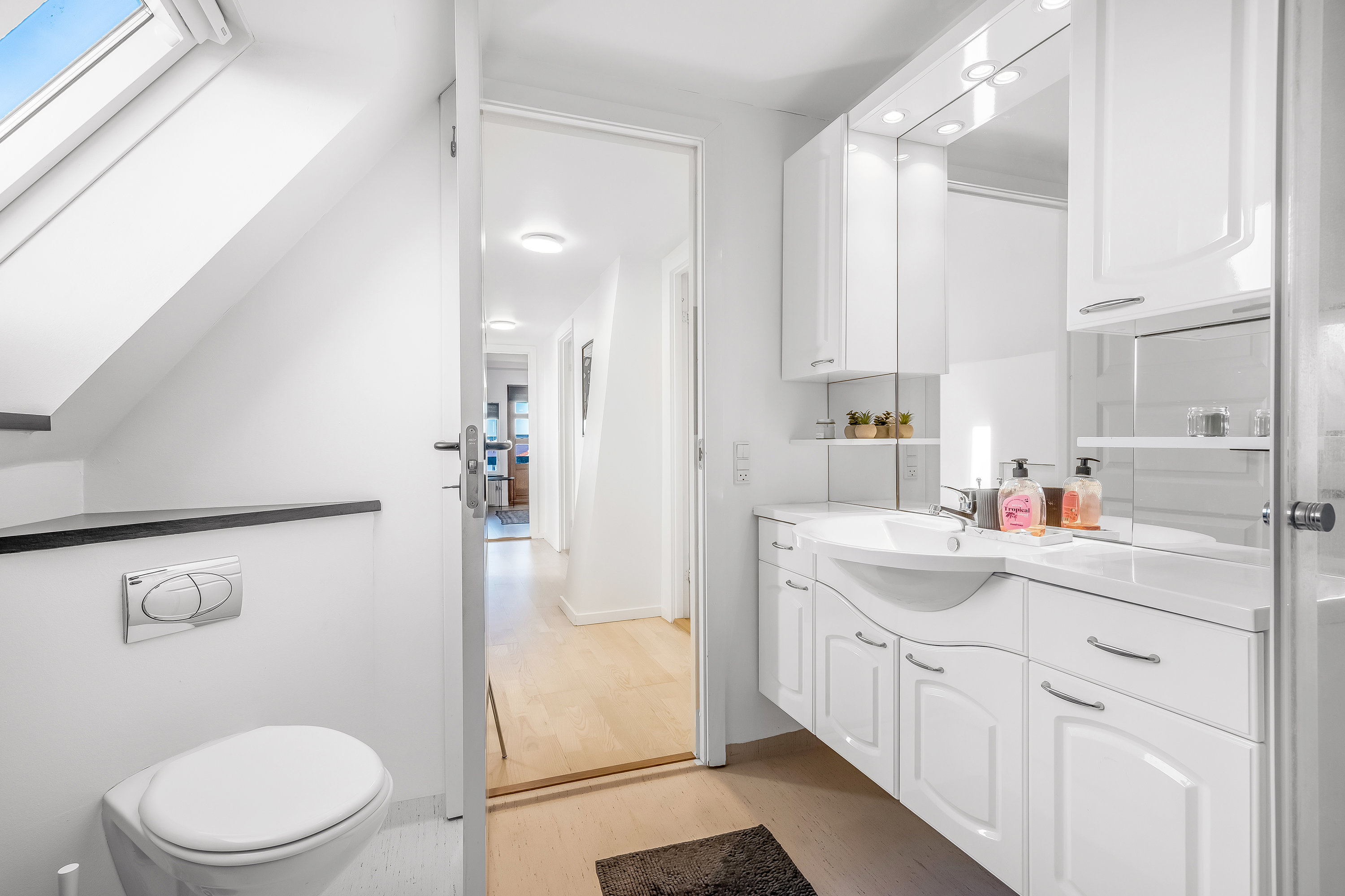 Fremhævet badeværelse billede i fuldskærmstilstand. Billede af Jagtvej 10, 7680 Thyborøn