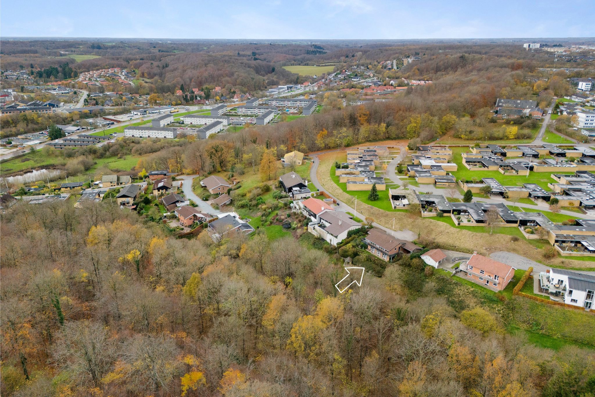 Fremhævet drone billede i fuldskærmstilstand. Billede af Kaholt 12, 6200 Aabenraa