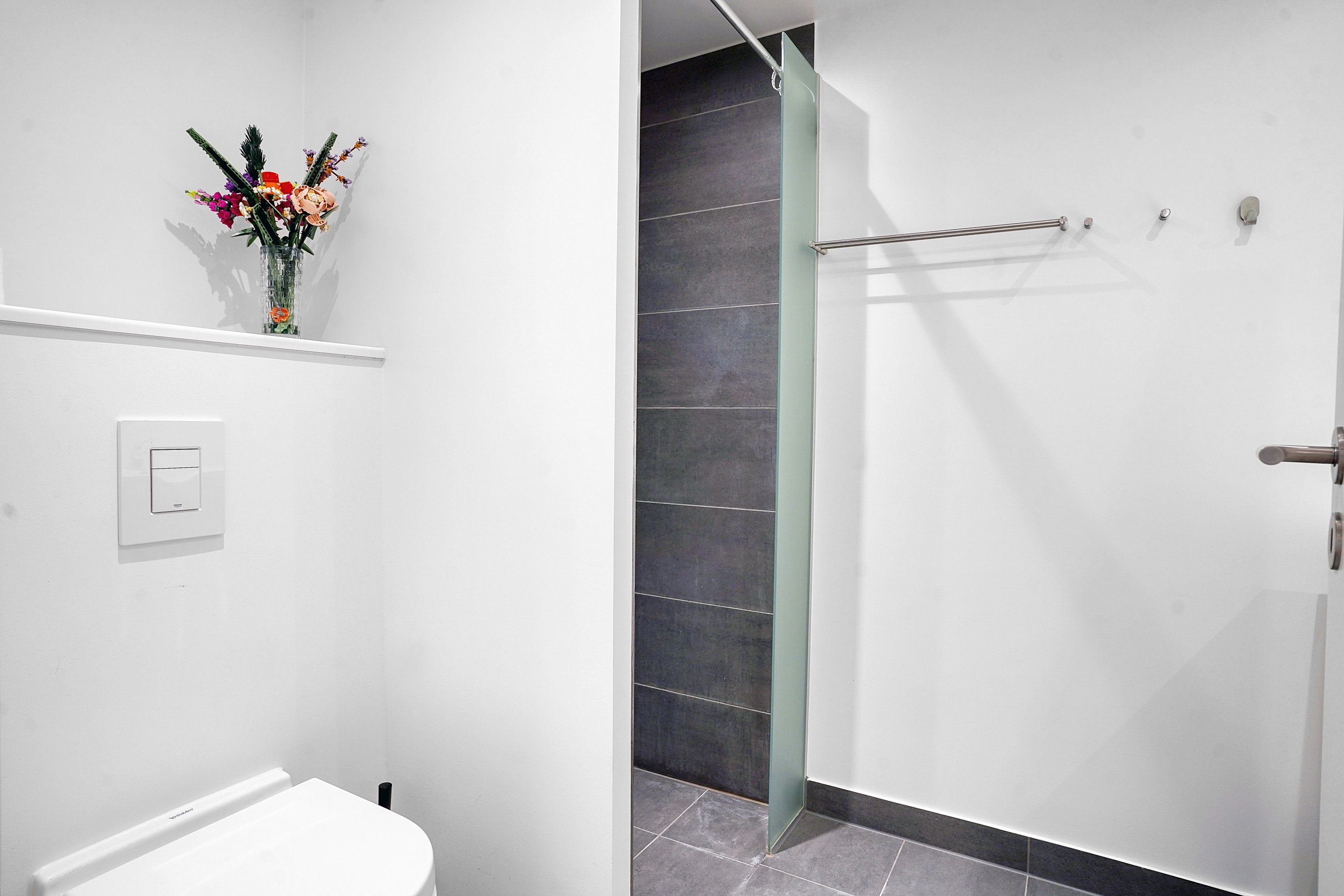 Fremhævet badeværelse billede i fuldskærmstilstand. Billede af Faldskærmsvej 22, Jonstrup, 3500 Værløse