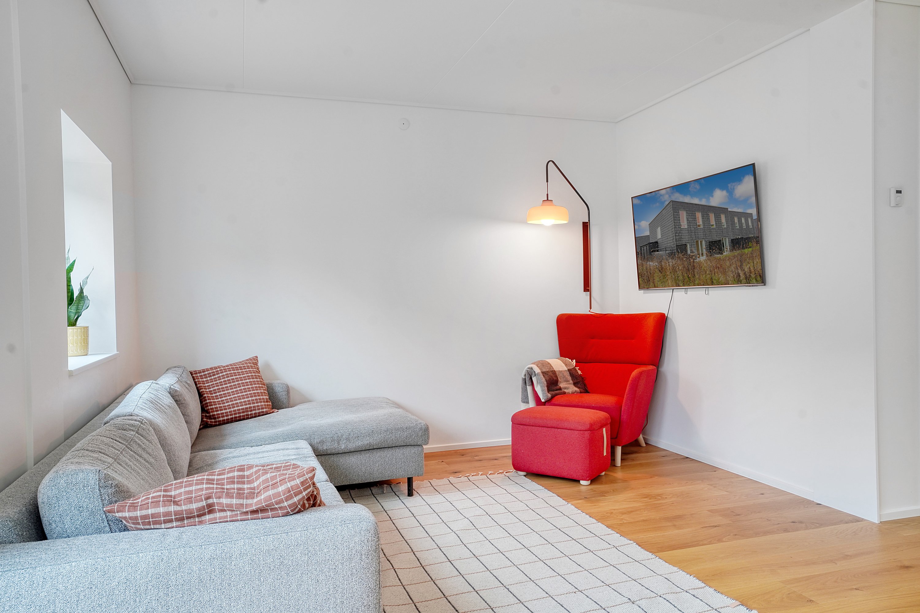 Fremhævet stue billede i fuldskærmstilstand. Billede af Faldskærmsvej 22, Jonstrup, 3500 Værløse