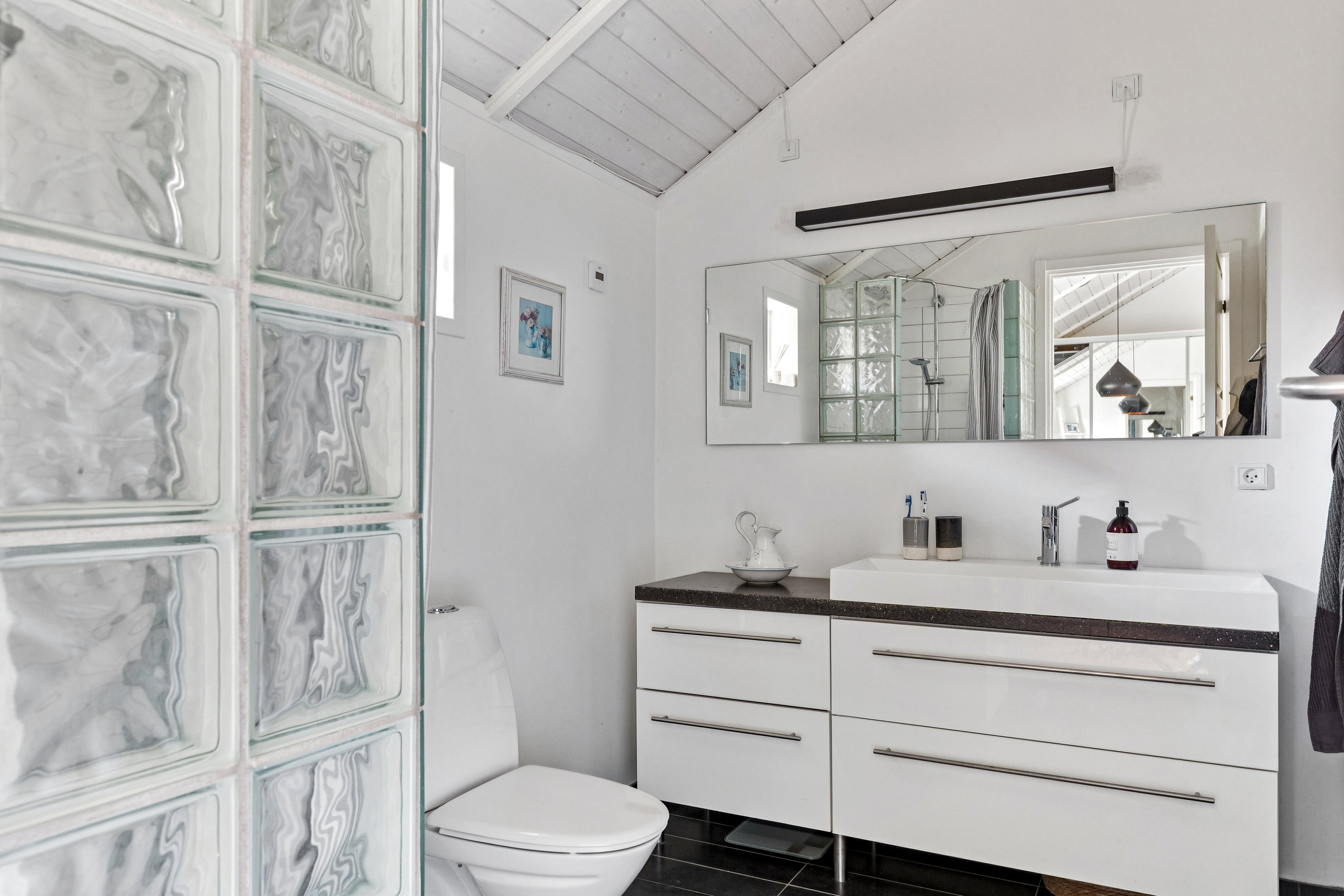 Fremhævet  billede i fuldskærmstilstand. Billede af Turbinevej 38, 3150 Hellebæk