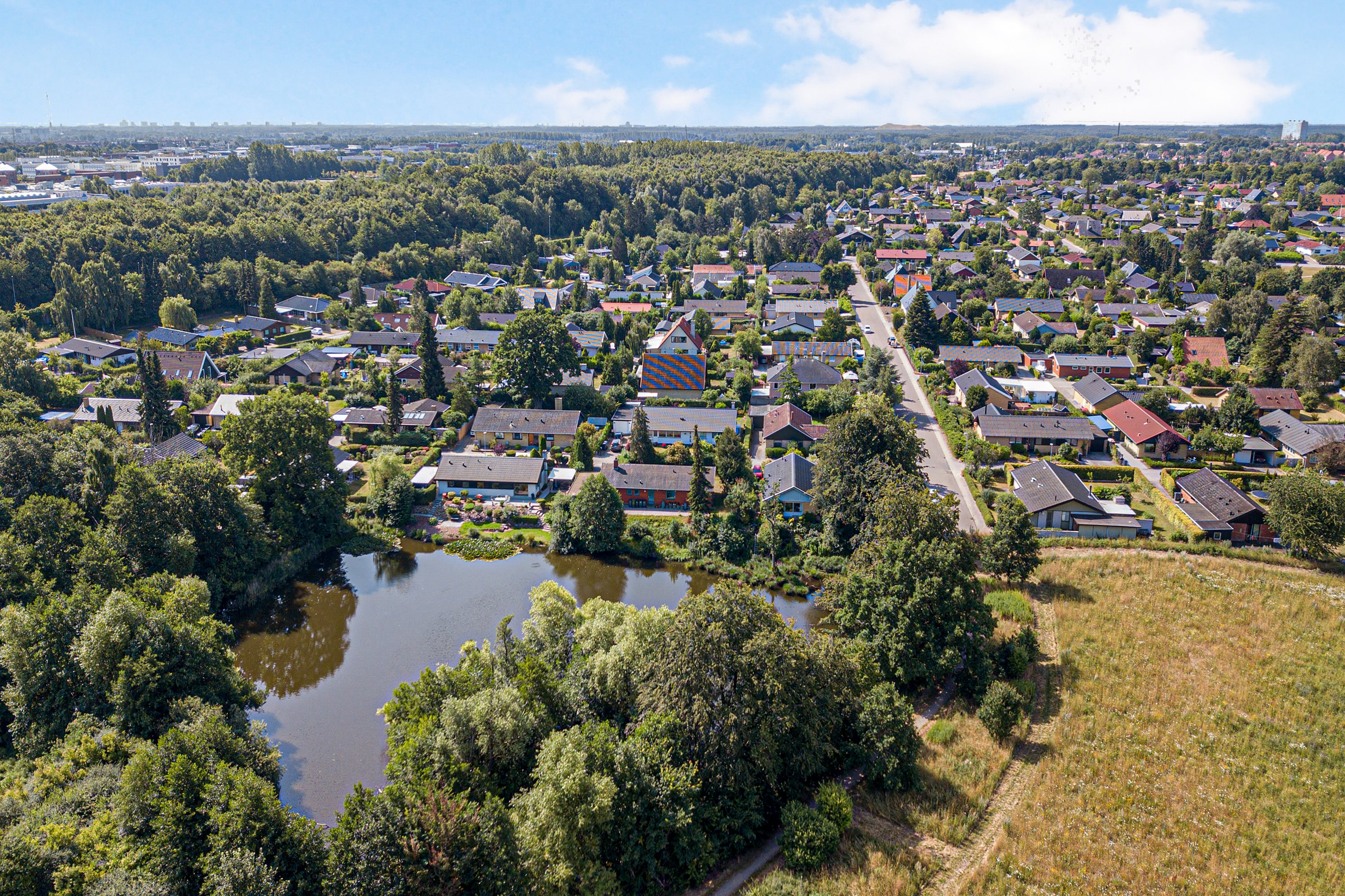 Fremhævet luftfoto billede i fuldskærmstilstand. Billede af Viggo Barfoeds Alle 50, 2750 Ballerup