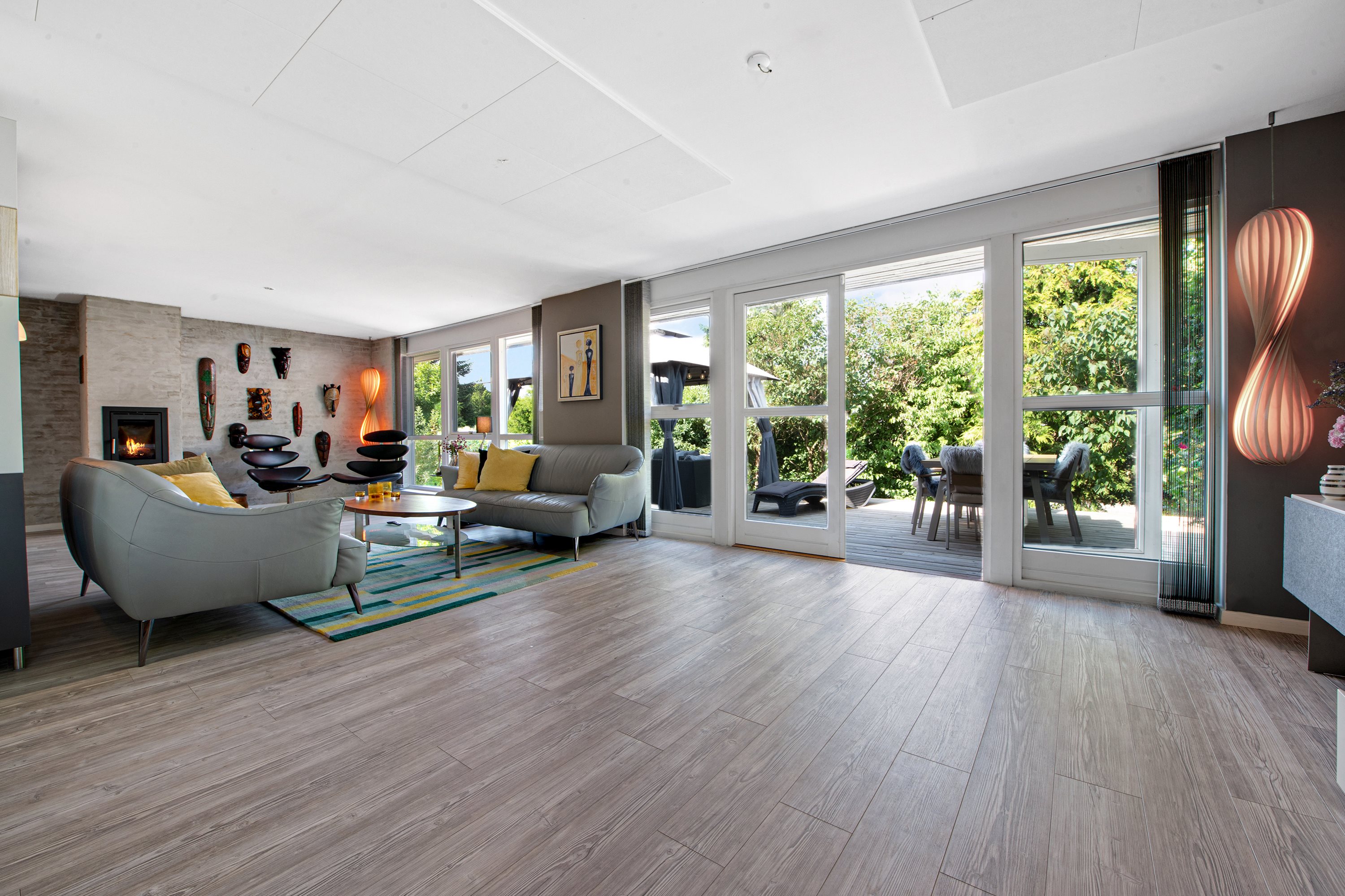 Fremhævet stue billede i fuldskærmstilstand. Billede af Viggo Barfoeds Alle 50, 2750 Ballerup