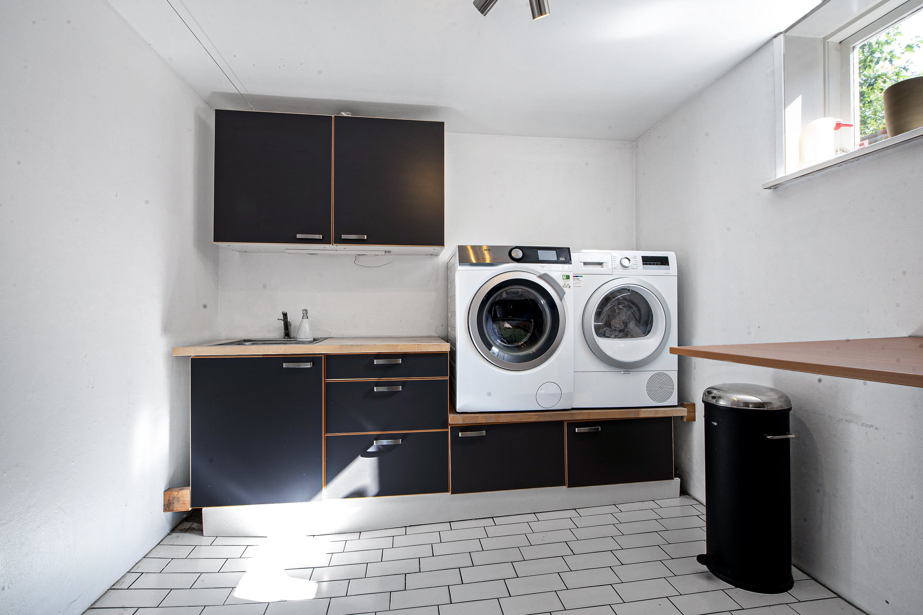Fremhævet vaskerum billede i fuldskærmstilstand. Billede af Viggo Barfoeds Alle 50, 2750 Ballerup