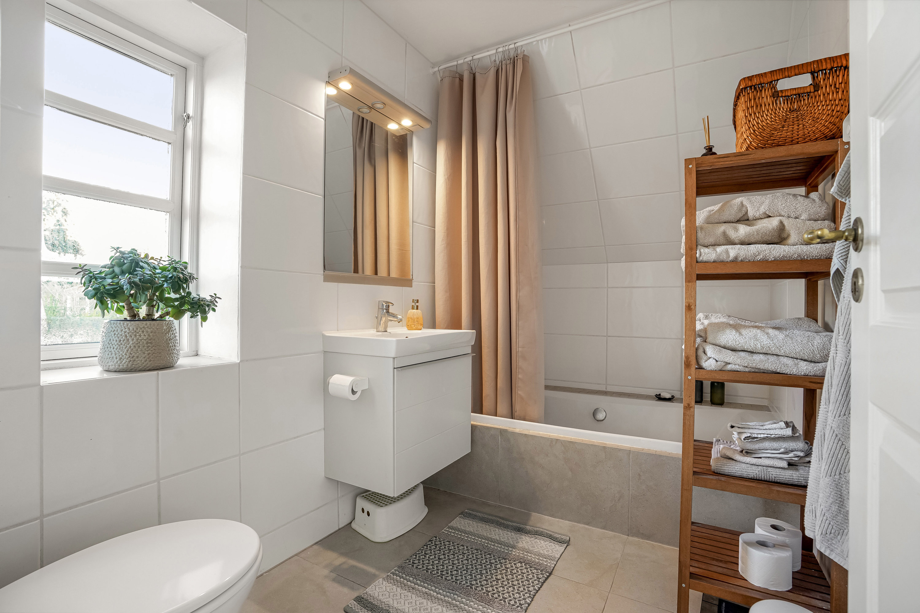 Fremhævet badeværelse billede i fuldskærmstilstand. Billede af Tietgens Allé 39, 5230 Odense M