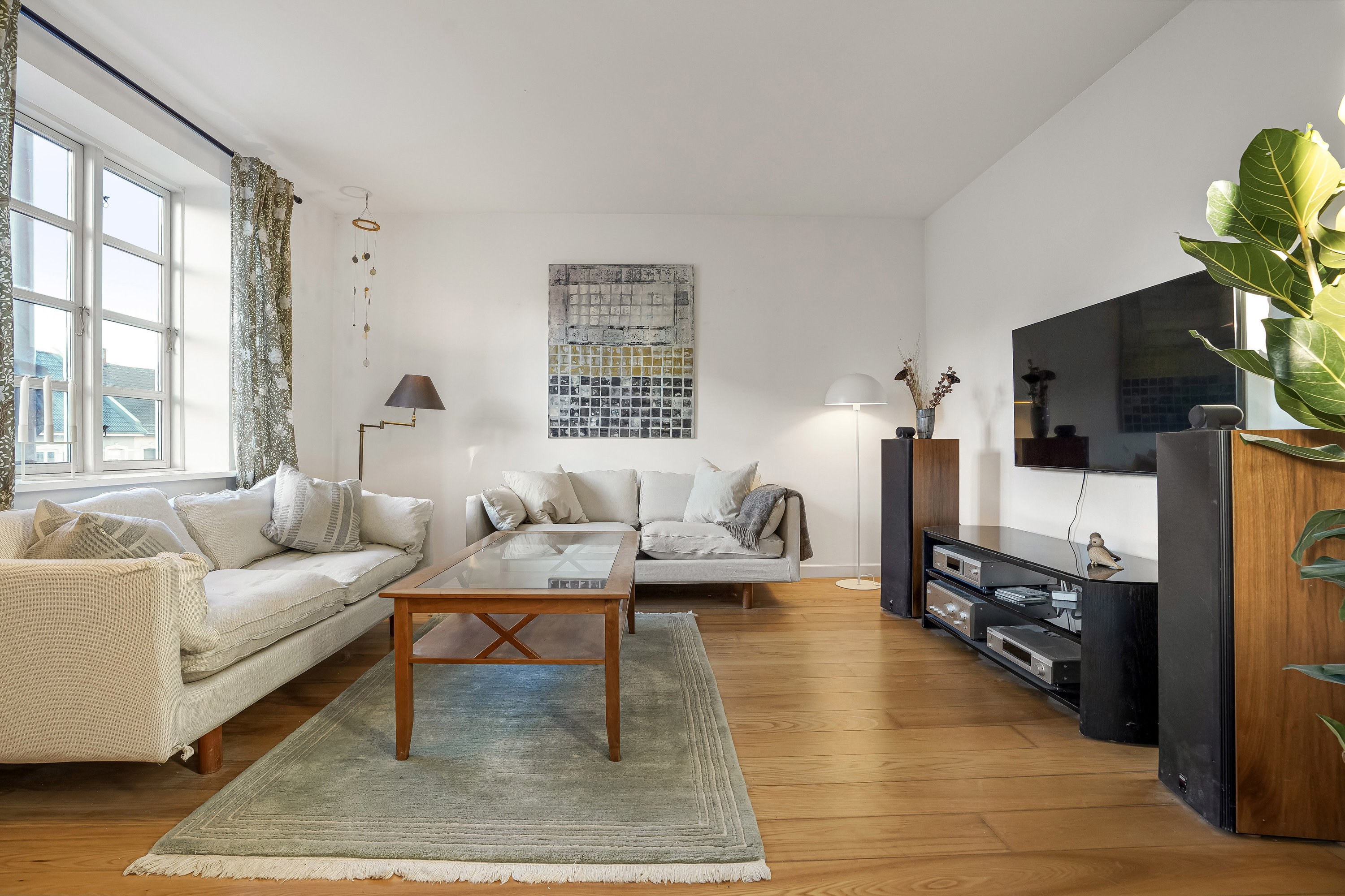 Fremhævet stue billede i fuldskærmstilstand. Billede af Tietgens Allé 39, 5230 Odense M