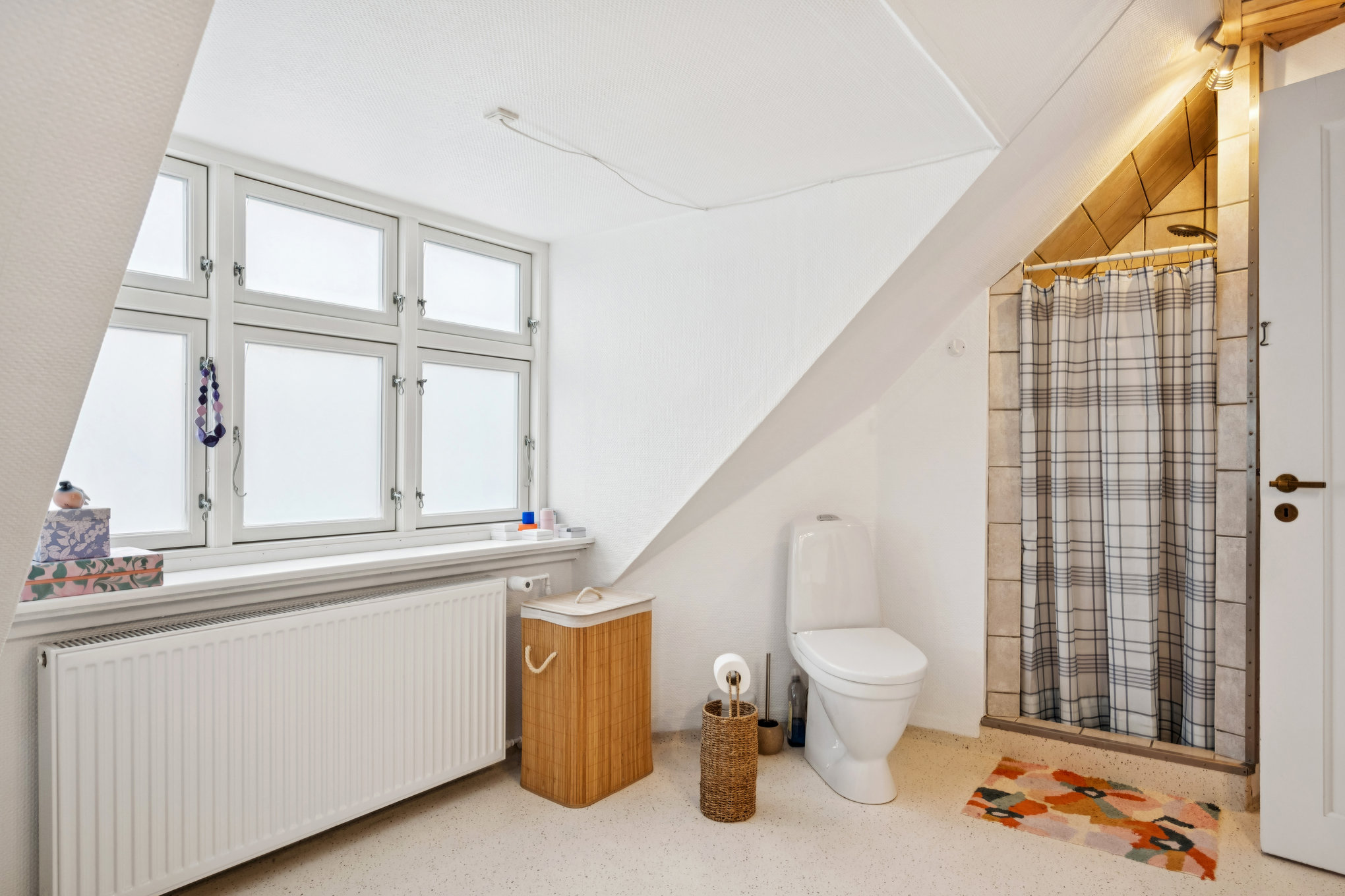 Fremhævet badeværelse billede i fuldskærmstilstand. Billede af Solsikkevej 19, 8930 Randers NØ