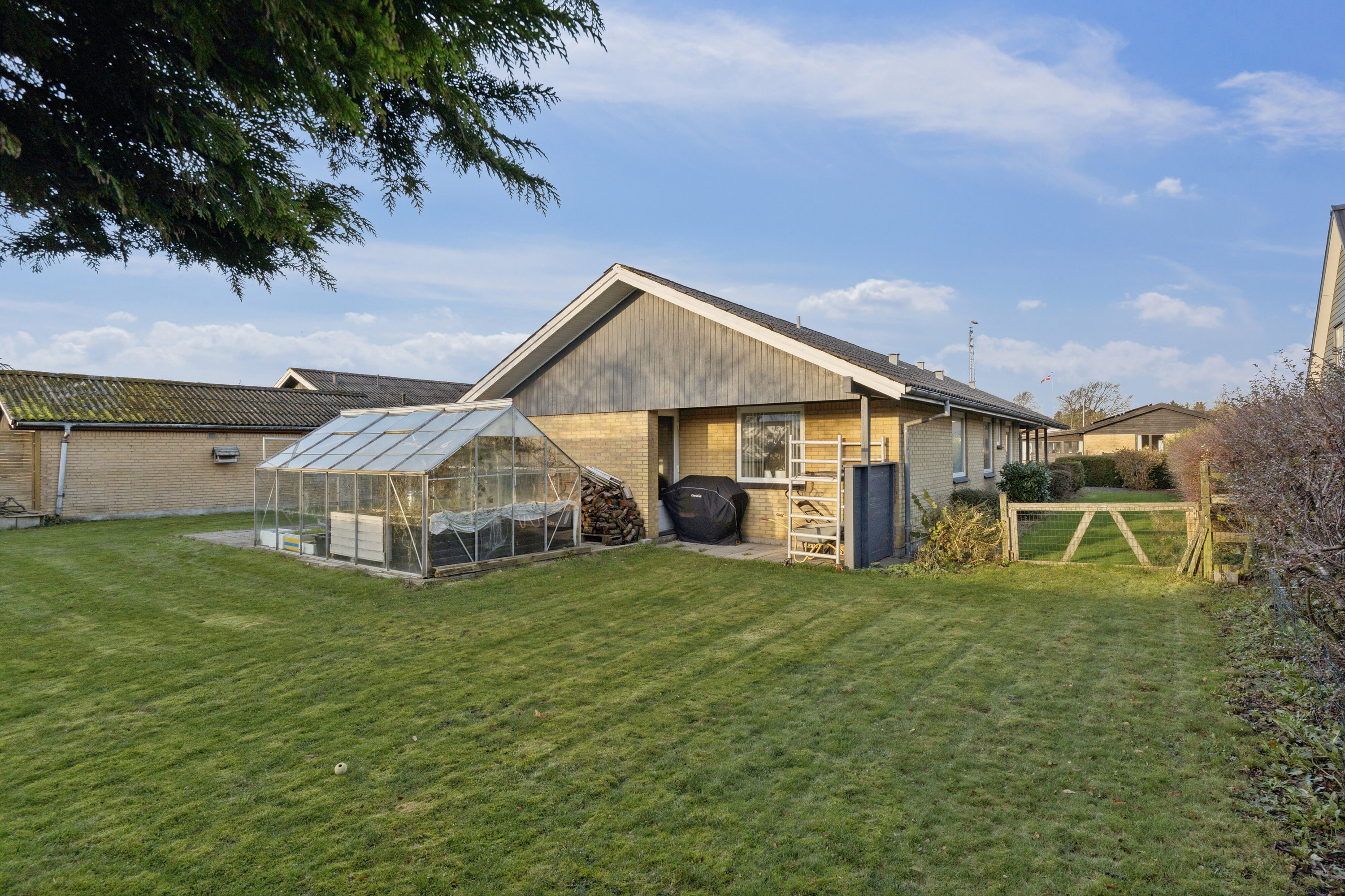 Fremhævet set fra haven billede i fuldskærmstilstand. Billede af Grønningen 61, 9800 Hjørring