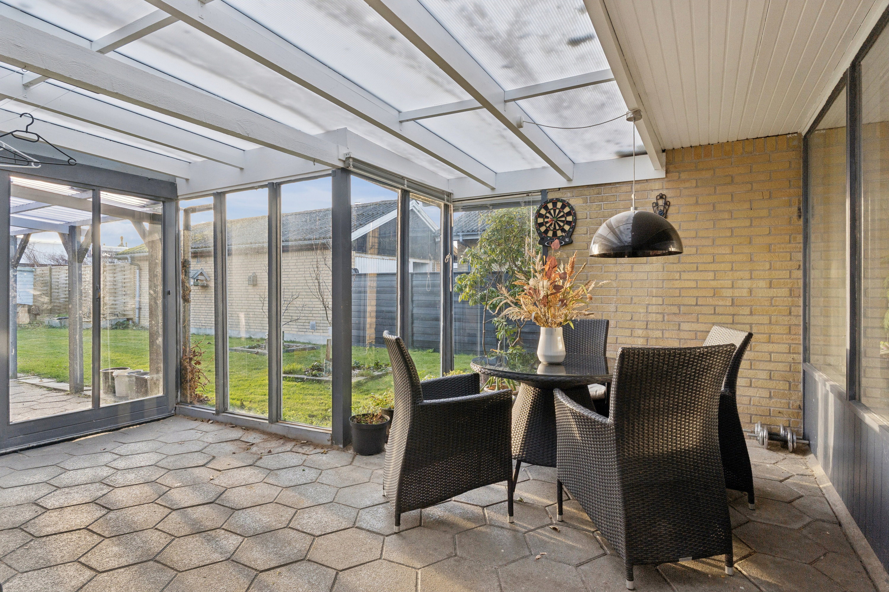 Fremhævet overdækket terrasse billede i fuldskærmstilstand. Billede af Grønningen 61, 9800 Hjørring