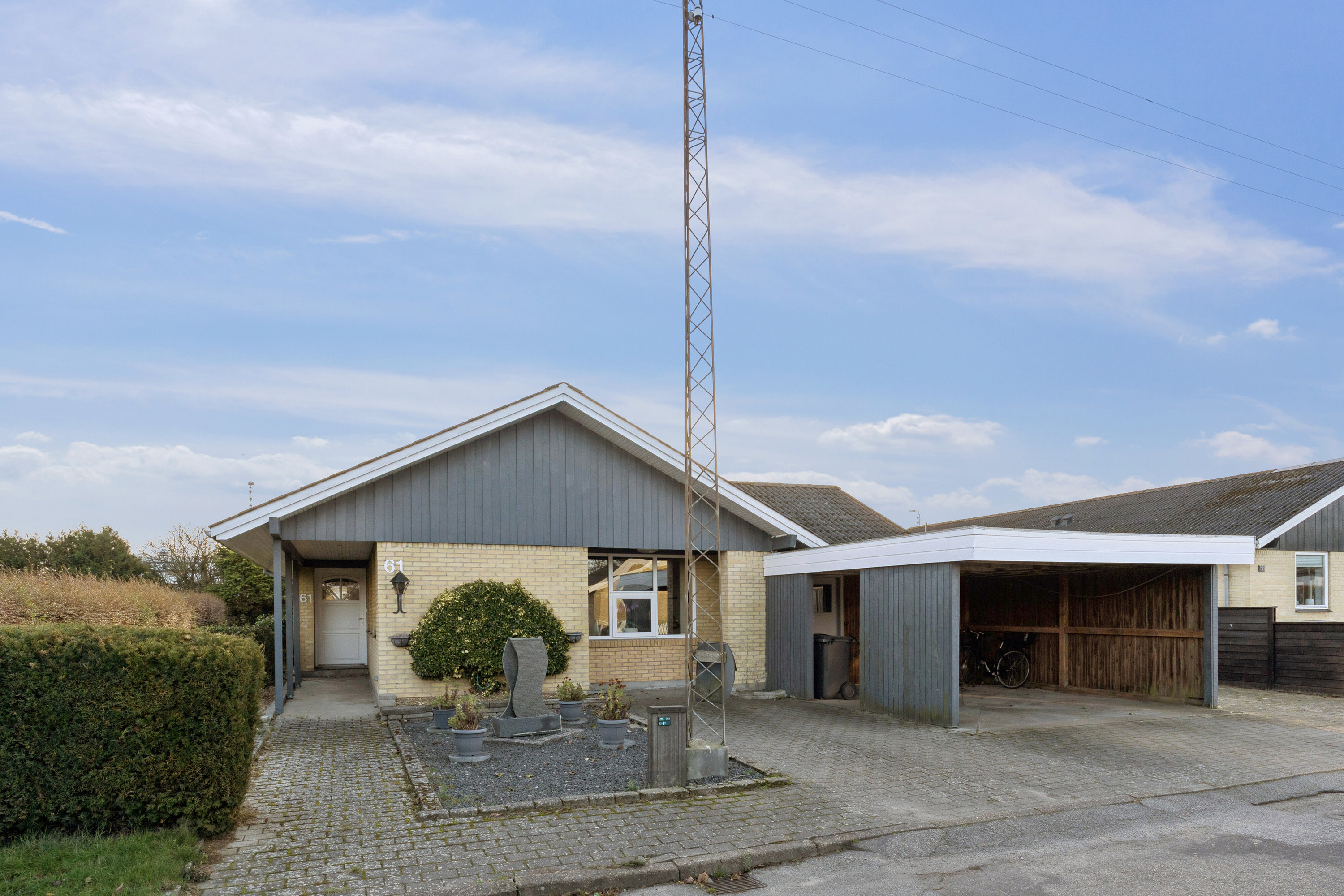 Fremhævet set fra vejen billede i fuldskærmstilstand. Billede af Grønningen 61, 9800 Hjørring