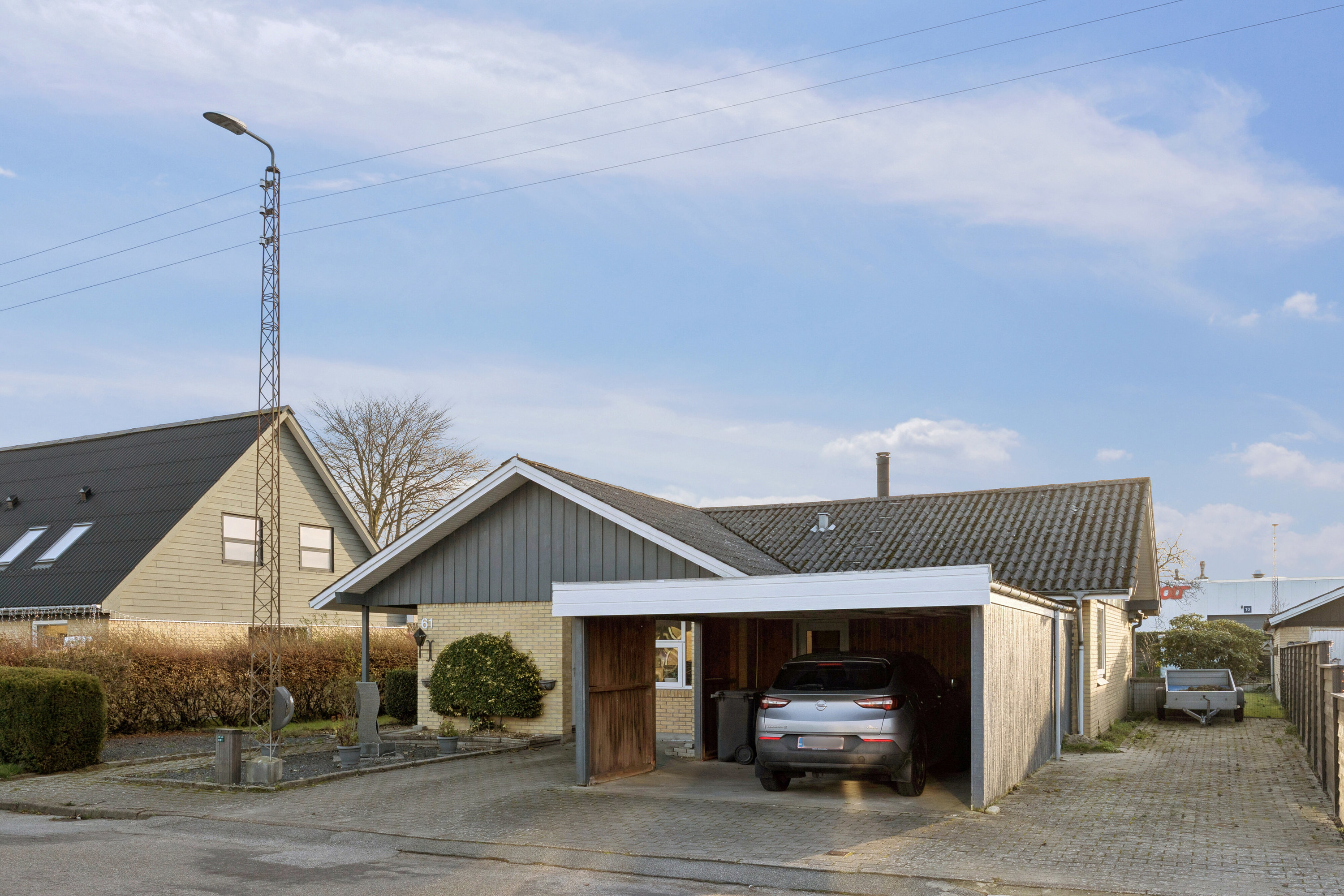 Fremhævet set fra vejen billede i fuldskærmstilstand. Billede af Grønningen 61, 9800 Hjørring