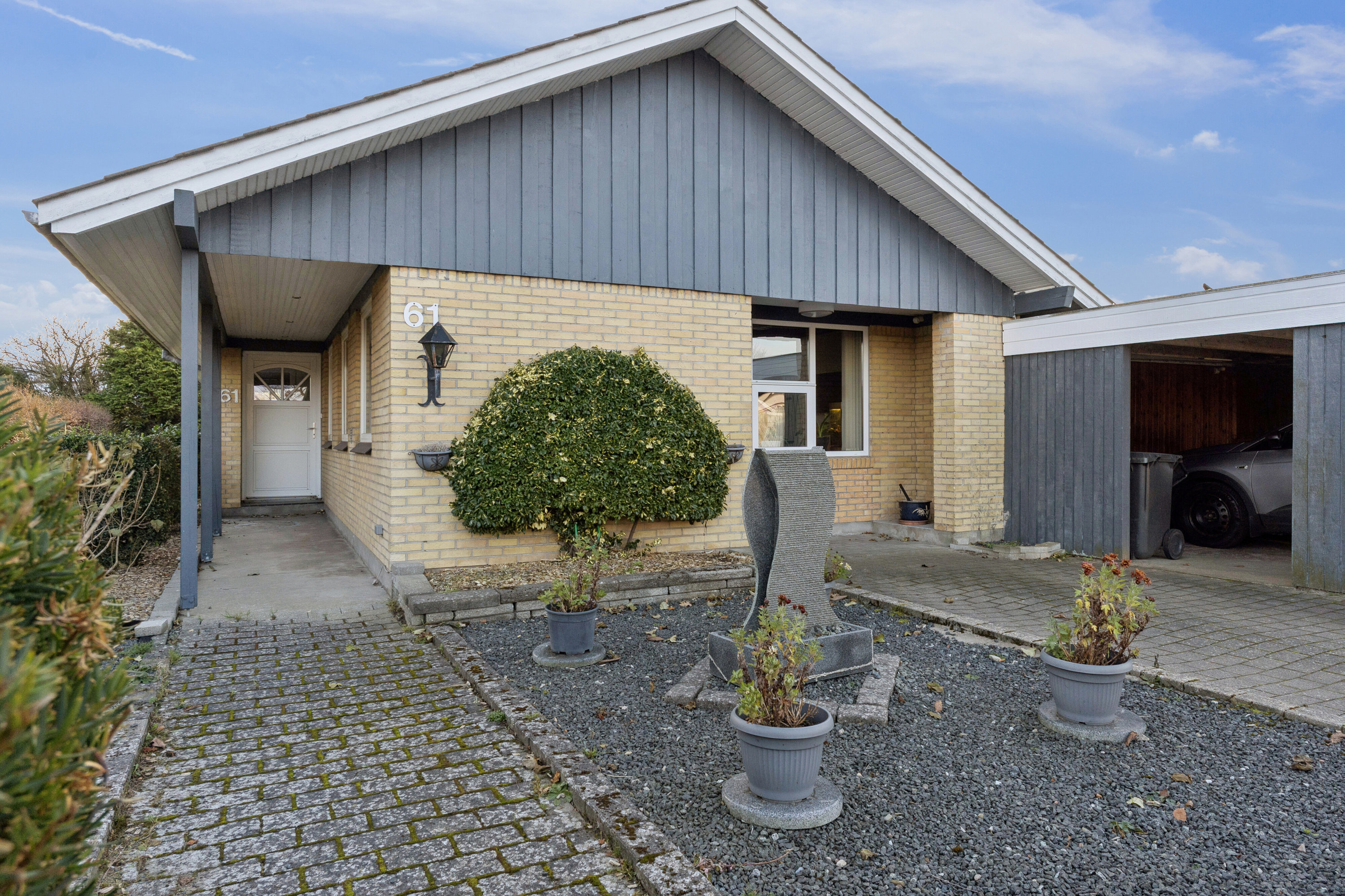 Fremhævet set fra vejen billede i fuldskærmstilstand. Billede af Grønningen 61, 9800 Hjørring