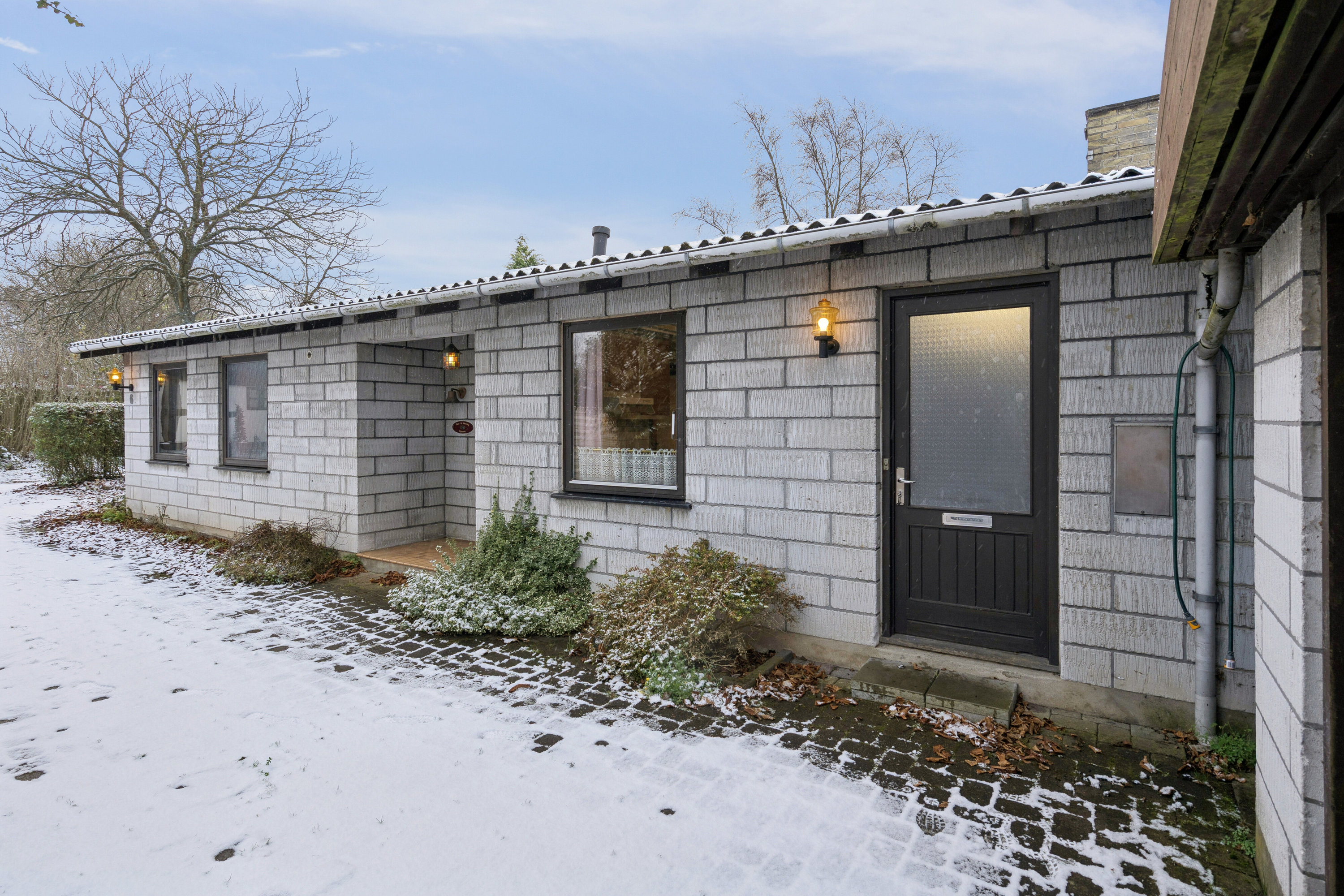 Fremhævet set fra haven billede i fuldskærmstilstand. Billede af Kærvej 6, Skuderløse, 4690 Haslev