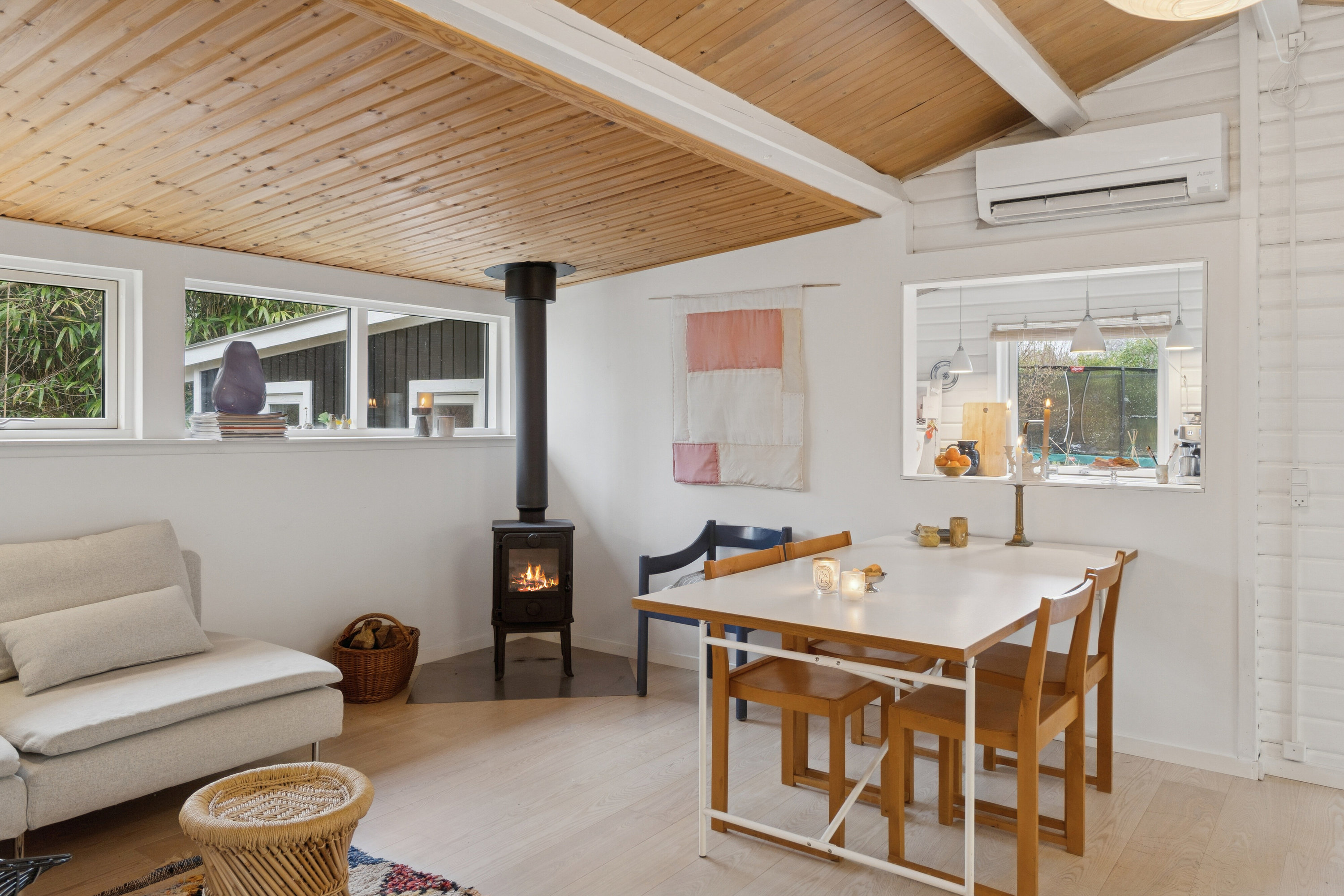 Fremhævet stue billede i fuldskærmstilstand. Billede af Jens Hansensvej 9, 3360 Liseleje