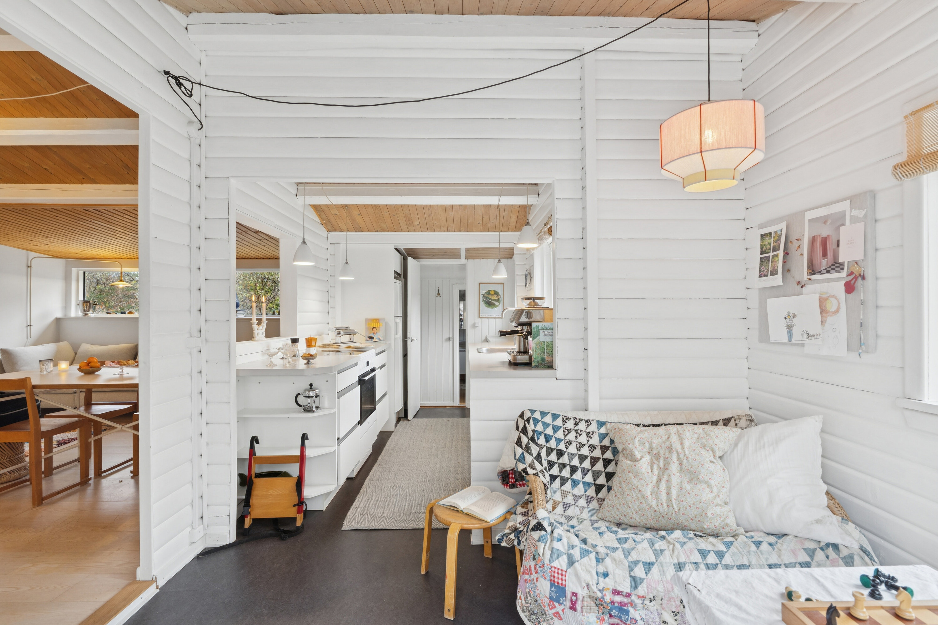 Fremhævet stue billede i fuldskærmstilstand. Billede af Jens Hansensvej 9, 3360 Liseleje