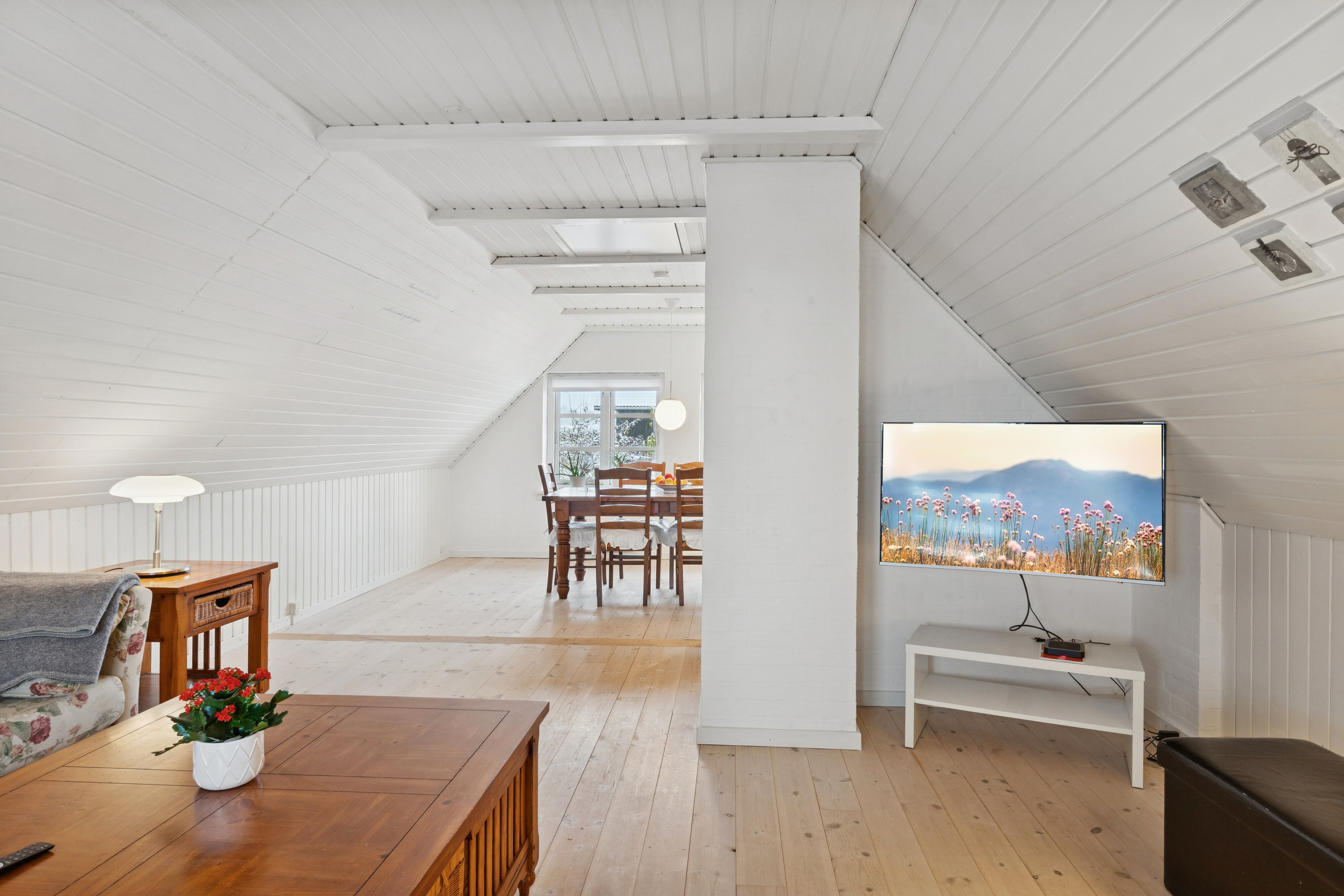 Fremhævet stue billede i fuldskærmstilstand. Billede af Gøgeurtvej 3, 4760 Vordingborg