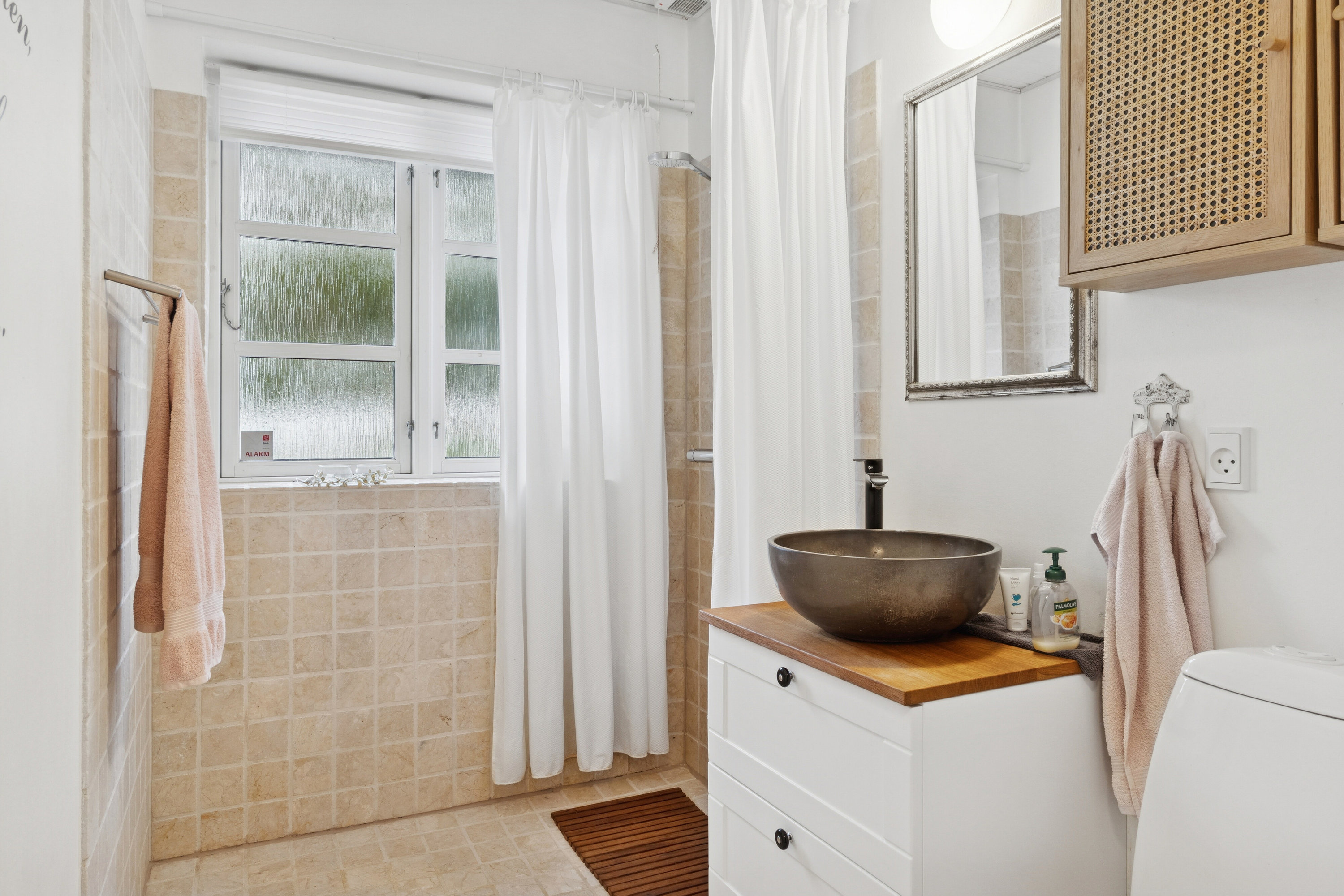 Fremhævet badeværelse billede i fuldskærmstilstand. Billede af Gøgeurtvej 3, 4760 Vordingborg