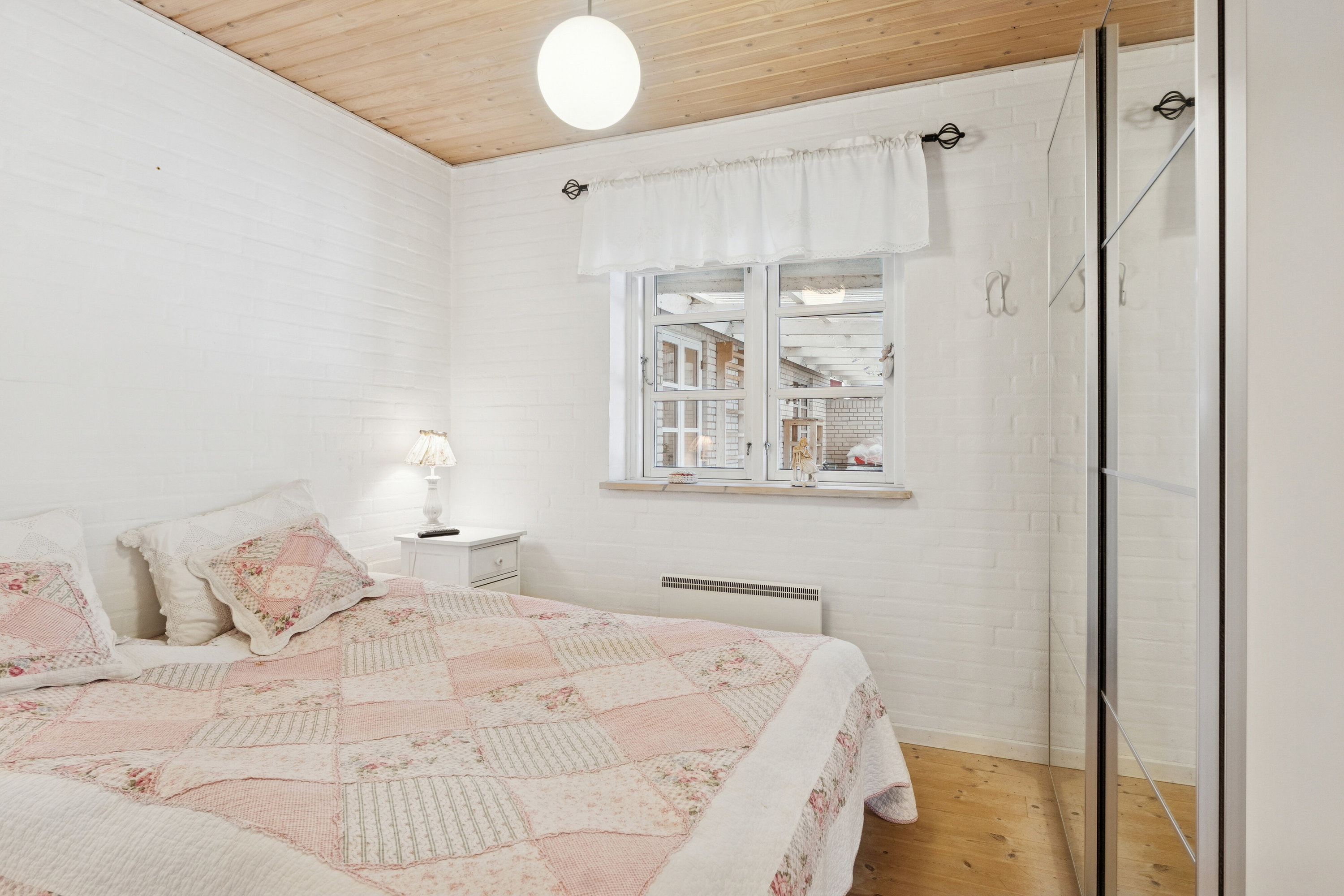 Fremhævet soveværelse billede i fuldskærmstilstand. Billede af Gøgeurtvej 3, 4760 Vordingborg