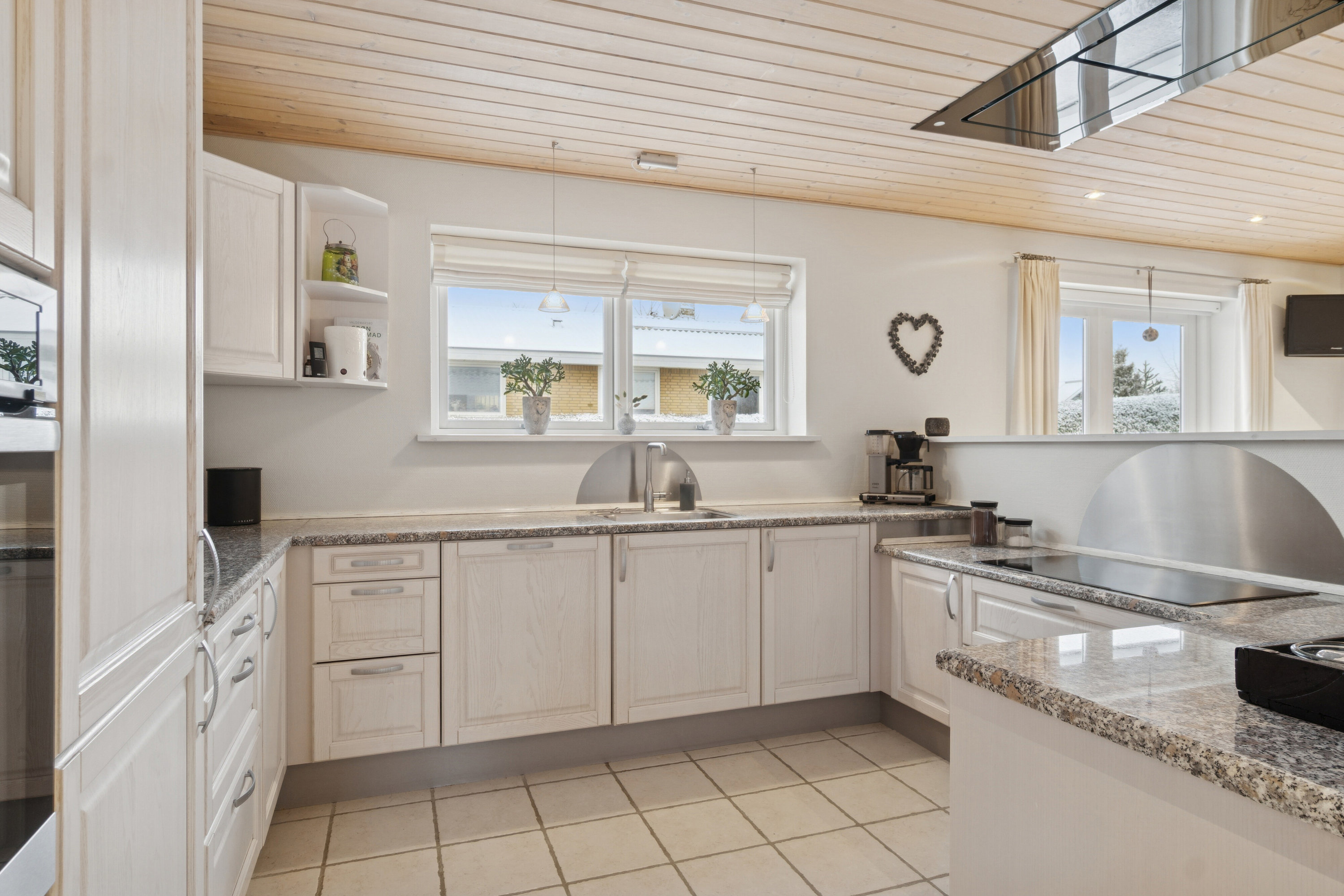 Fremhævet køkken billede i fuldskærmstilstand. Billede af Rørmosevej 40, 4400 Kalundborg