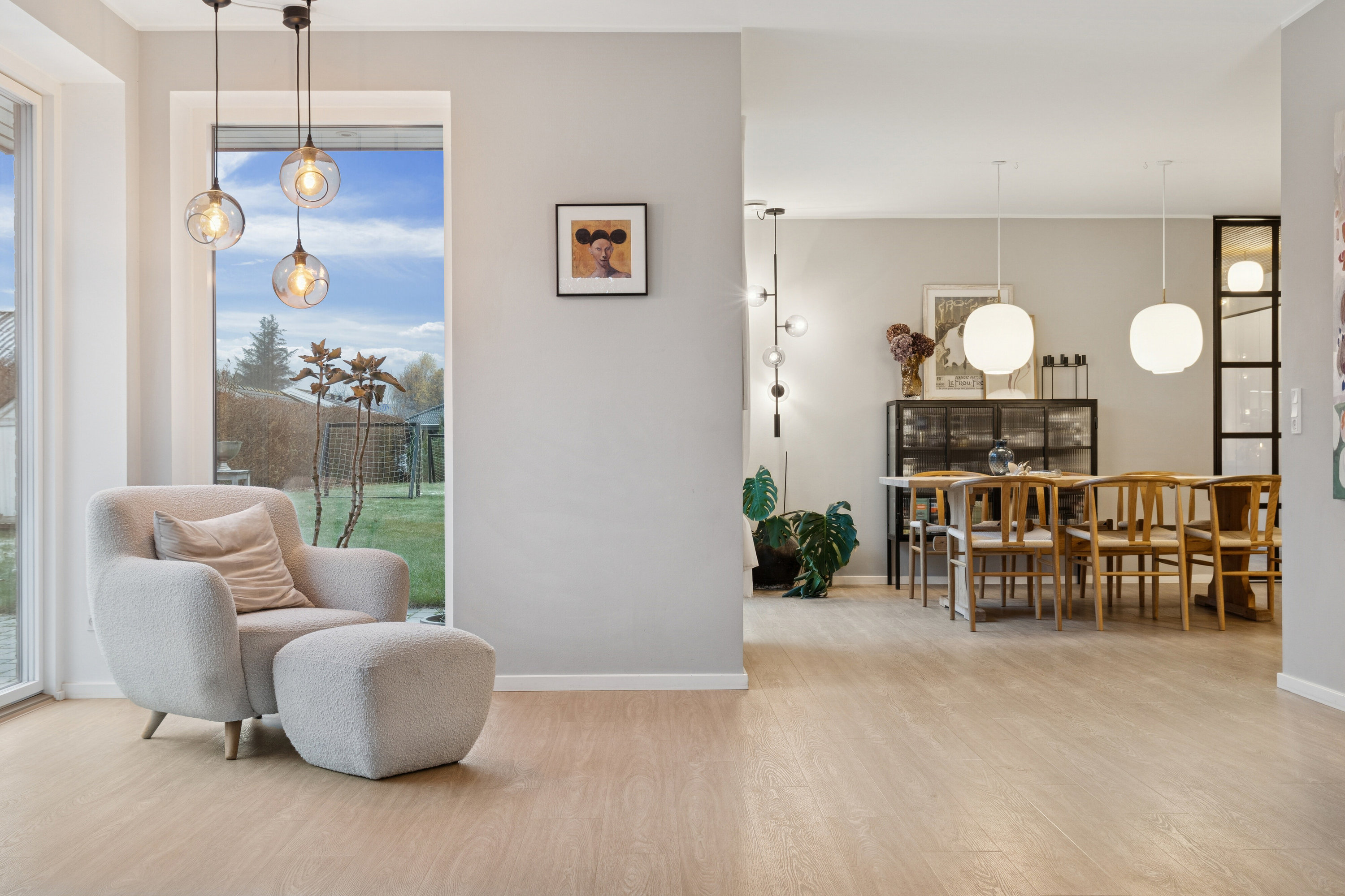 Fremhævet stue billede i fuldskærmstilstand. Billede af Sommervej 13, 4040 Jyllinge