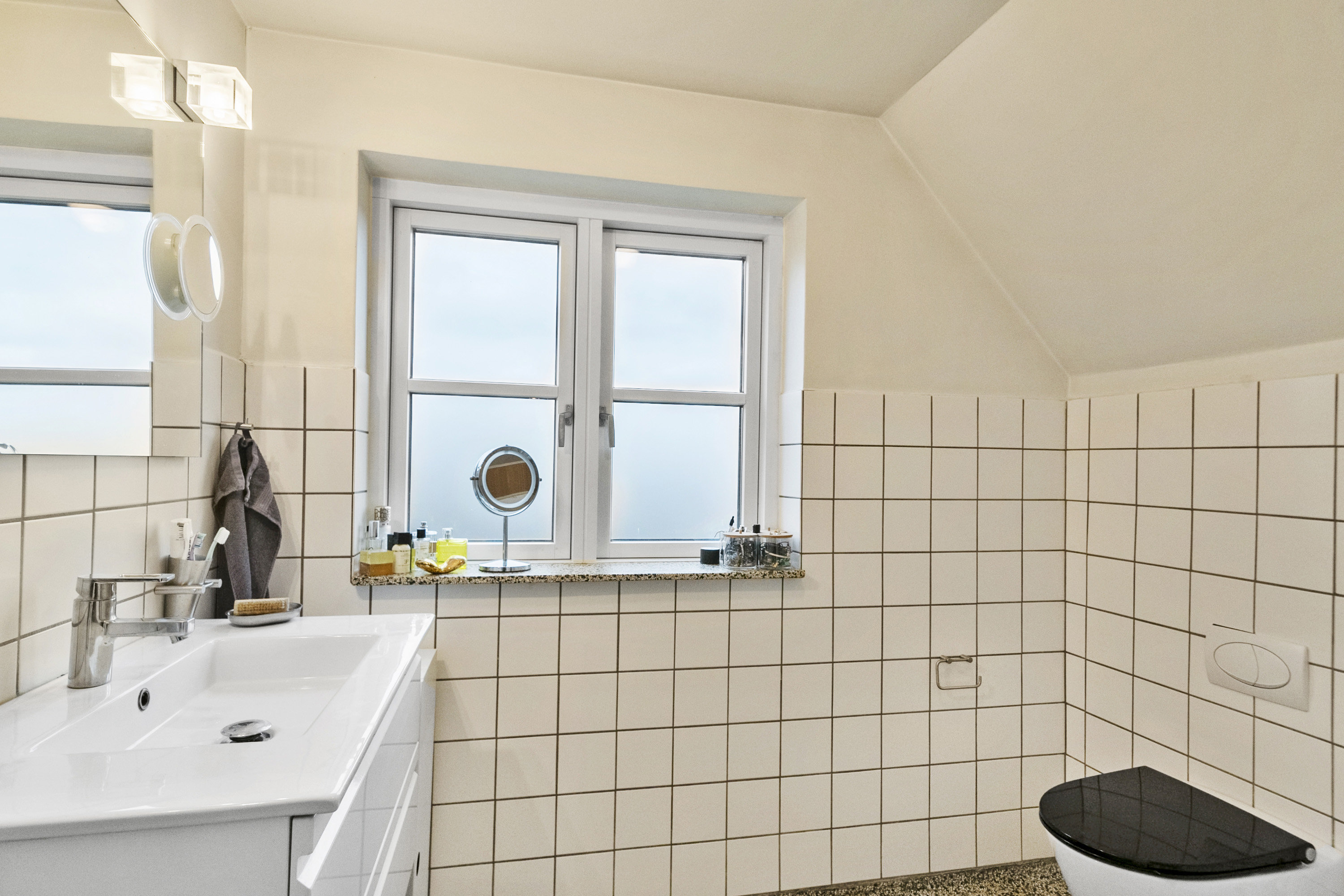 Fremhævet toilet billede i fuldskærmstilstand. Billede af Jørgen Brønlunds Vej 11, Risvangen , 8200 Aarhus N