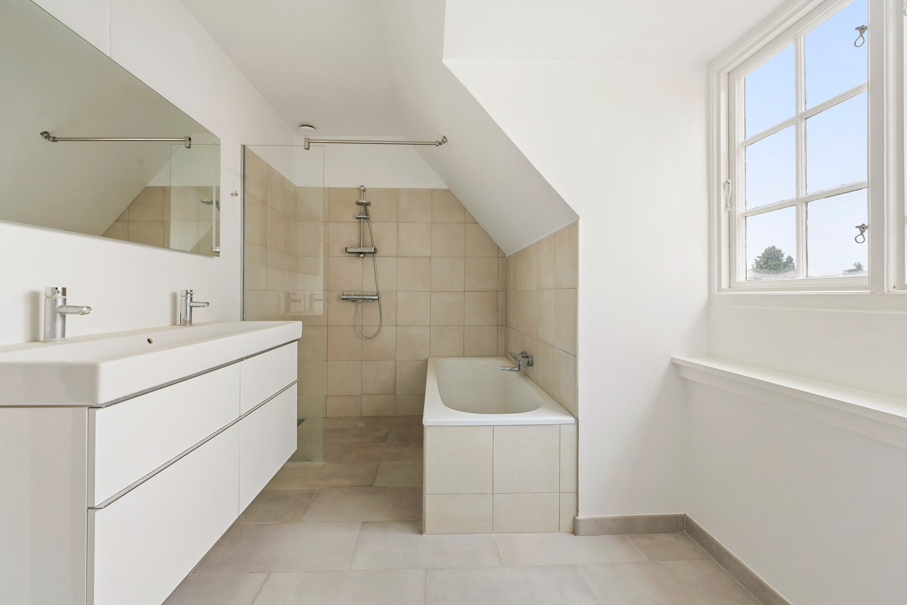 Fremhævet badeværelse billede i fuldskærmstilstand. Billede af Barsehøj 10, 2900 Hellerup