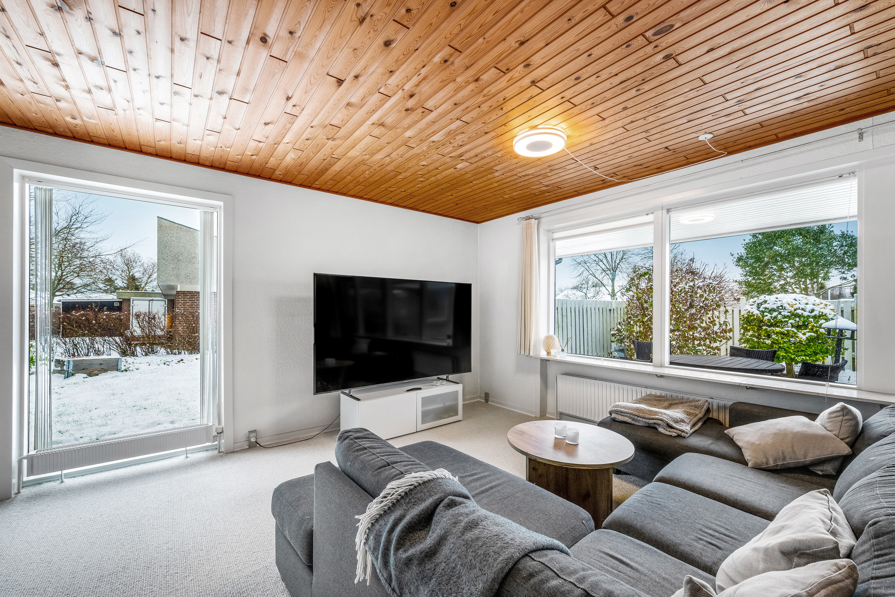 Fremhævet stue billede i fuldskærmstilstand. Billede af Åbrinken 42, 6900 Skjern