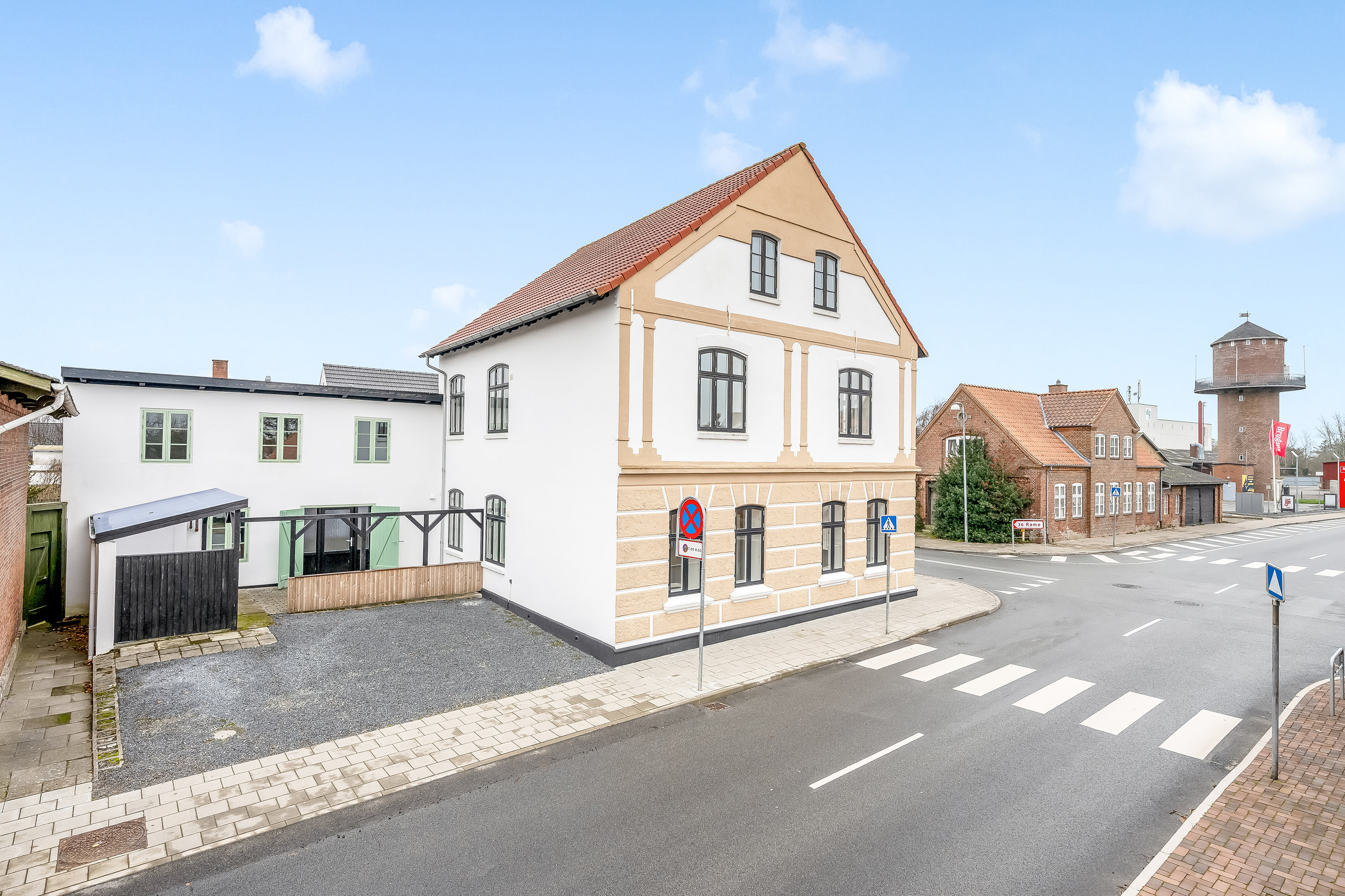 Miniaturebillede 2: facade. Billede af Ballumvej 1, 6280 Højer