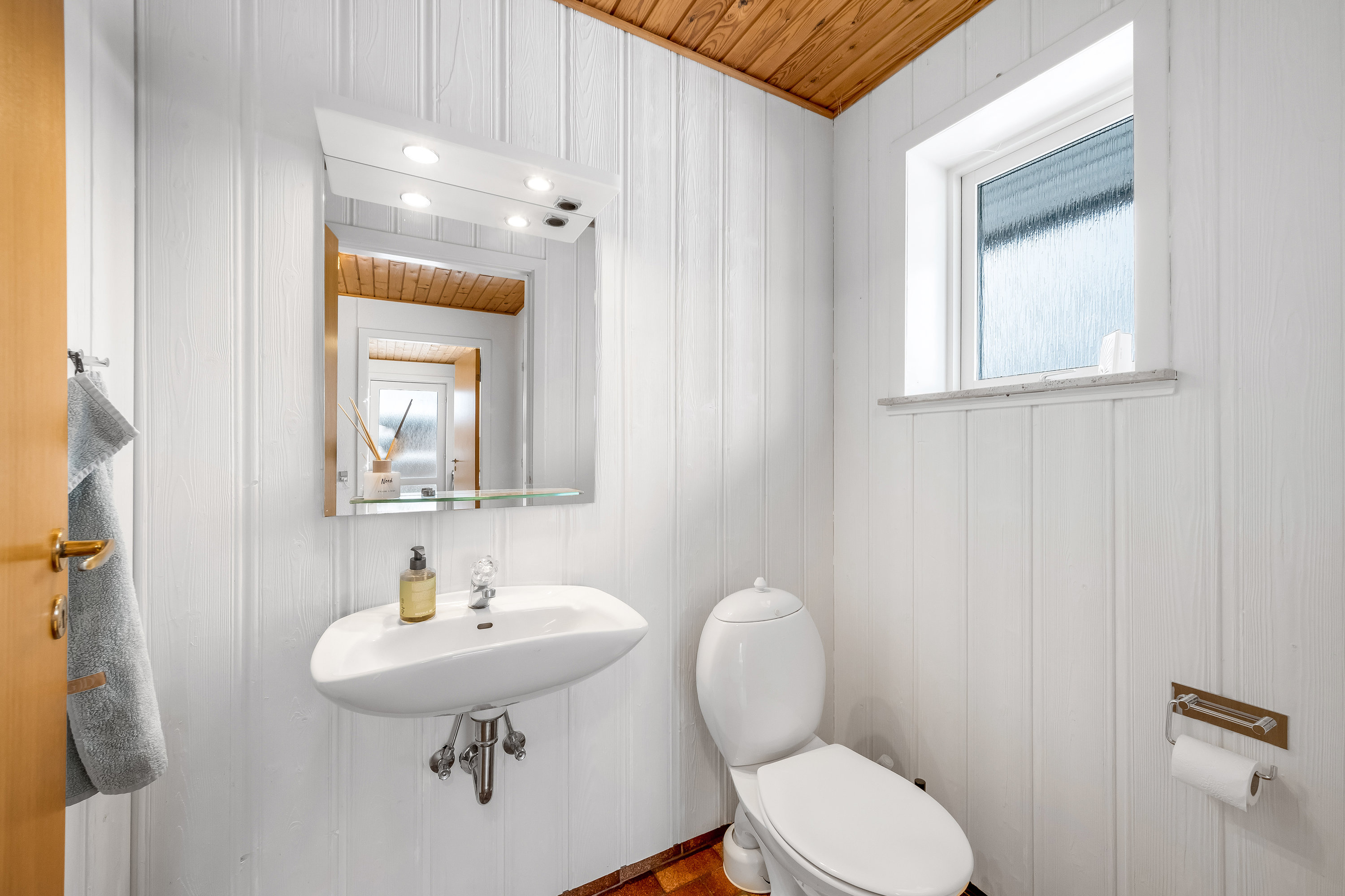 Fremhævet toilet  billede i fuldskærmstilstand. Billede af Åbrinken 42, 6900 Skjern