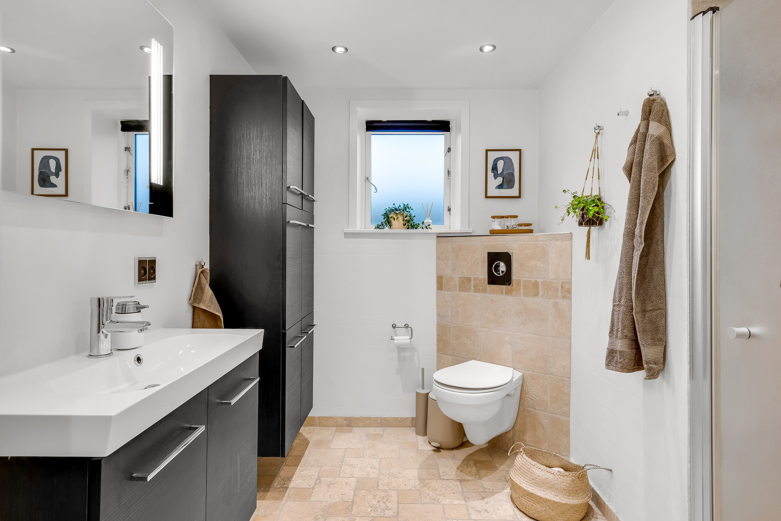 Fremhævet badeværelse billede i fuldskærmstilstand. Billede af Jørgensgaardvej 19, 6240 Løgumkloster