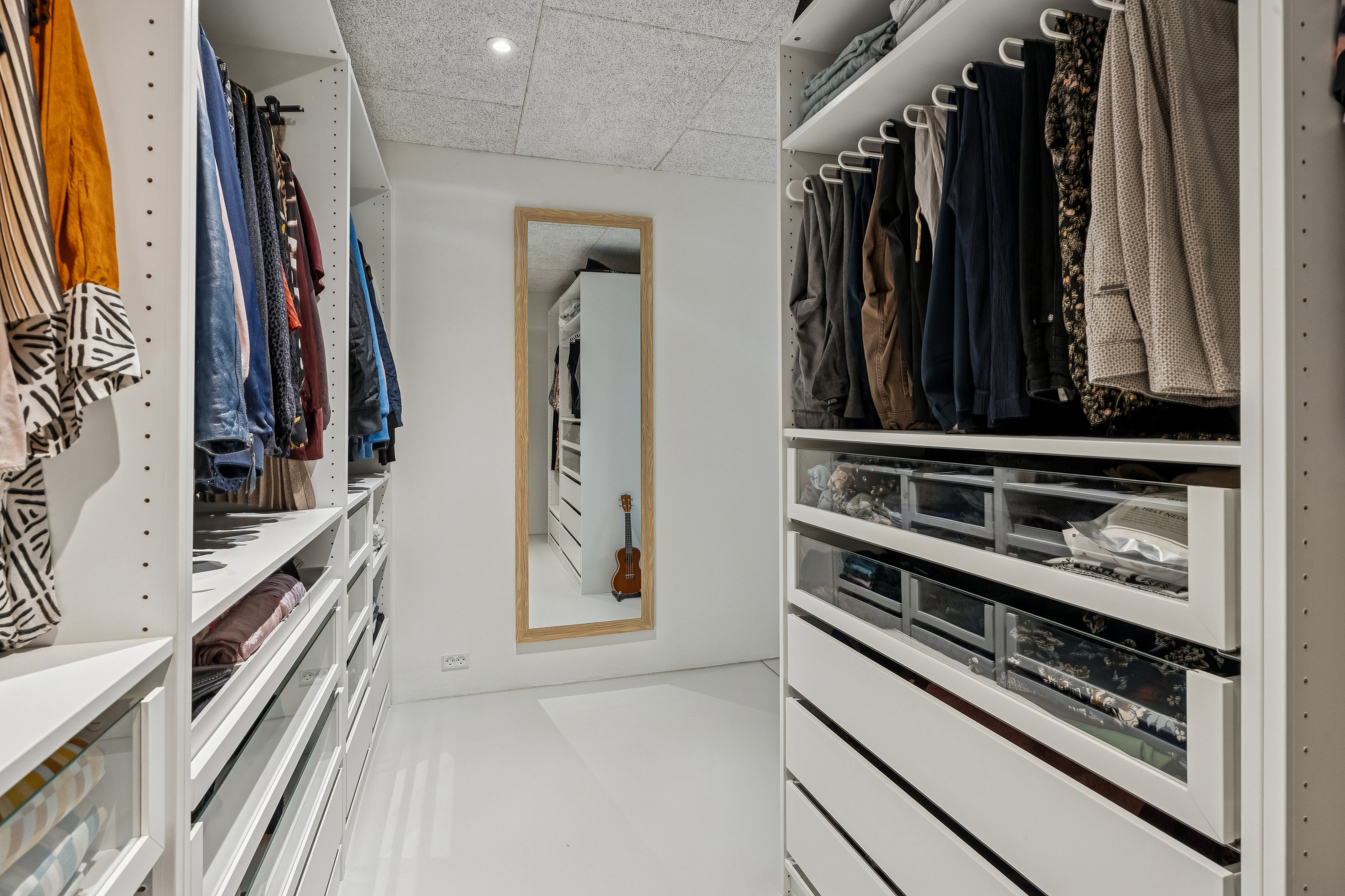 Fremhævet walkin closet billede i fuldskærmstilstand. Billede af Råbjergvej 25, Sørup, 9530 Støvring