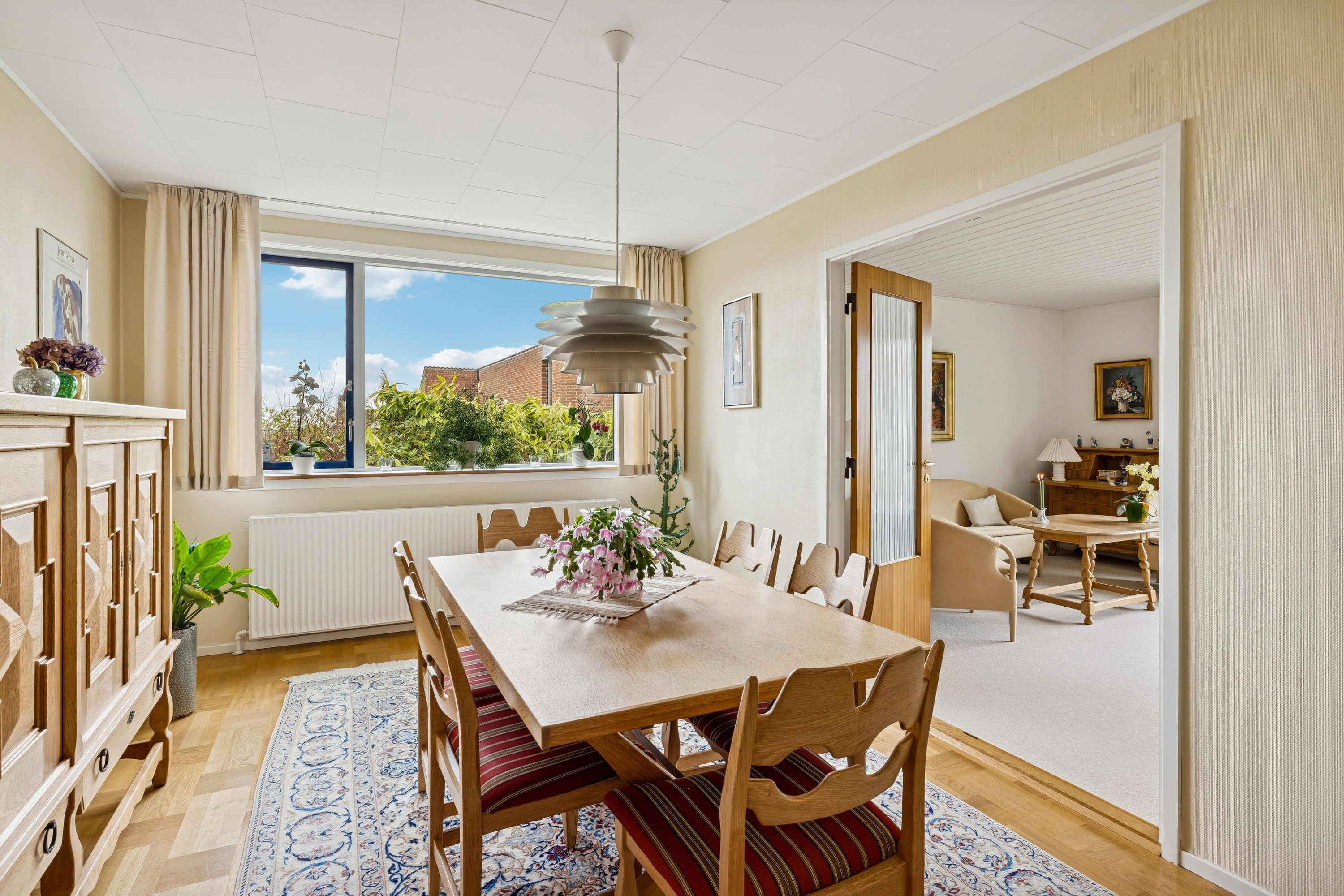 Fremhævet stue billede i fuldskærmstilstand. Billede af Rosenhøjvej 21, Ugelbølle, 8410 Rønde