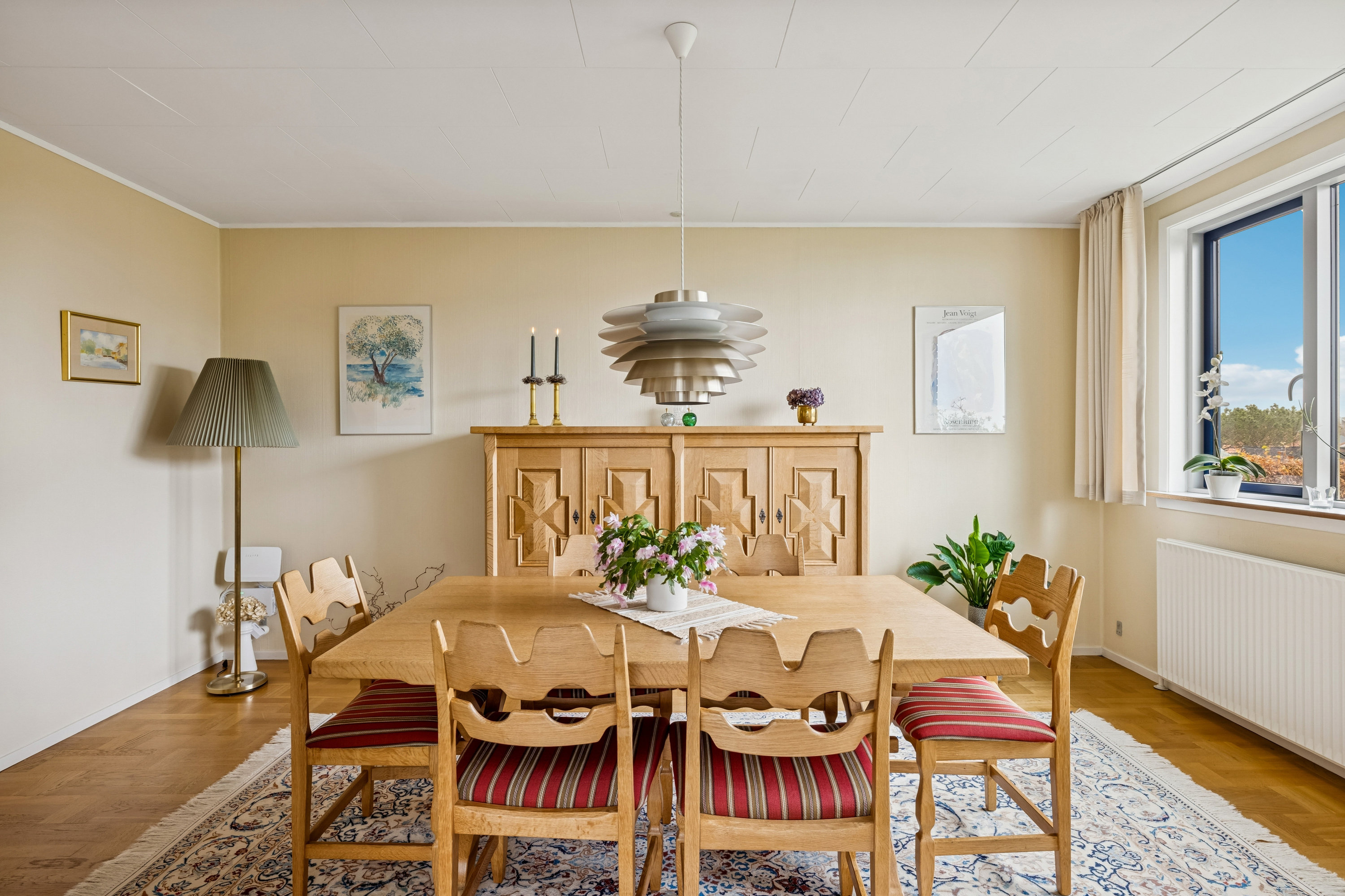 Fremhævet stue billede i fuldskærmstilstand. Billede af Rosenhøjvej 21, Ugelbølle, 8410 Rønde