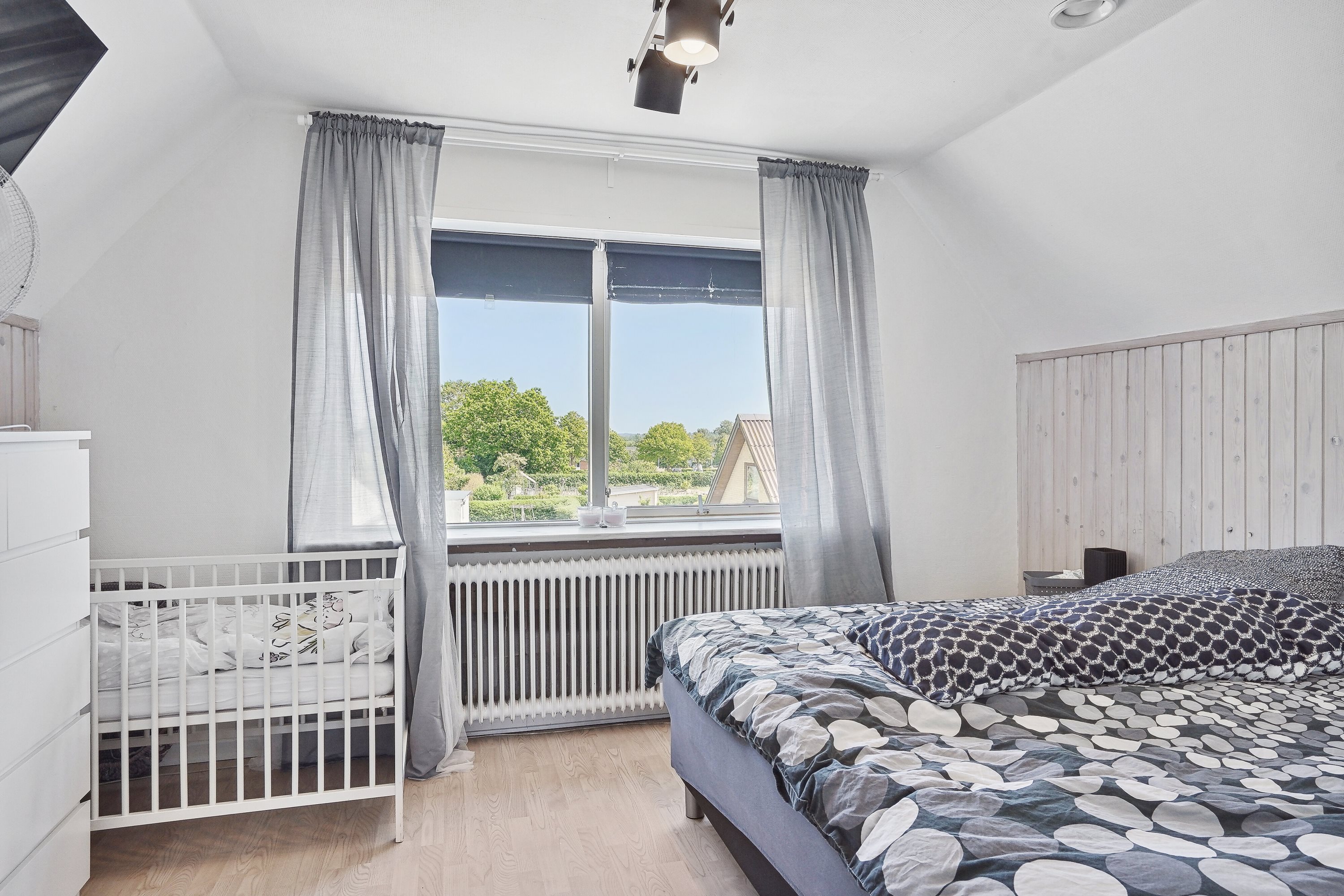 Fremhævet soveværelse billede i fuldskærmstilstand. Billede af Nørregade 91, 9870 Sindal