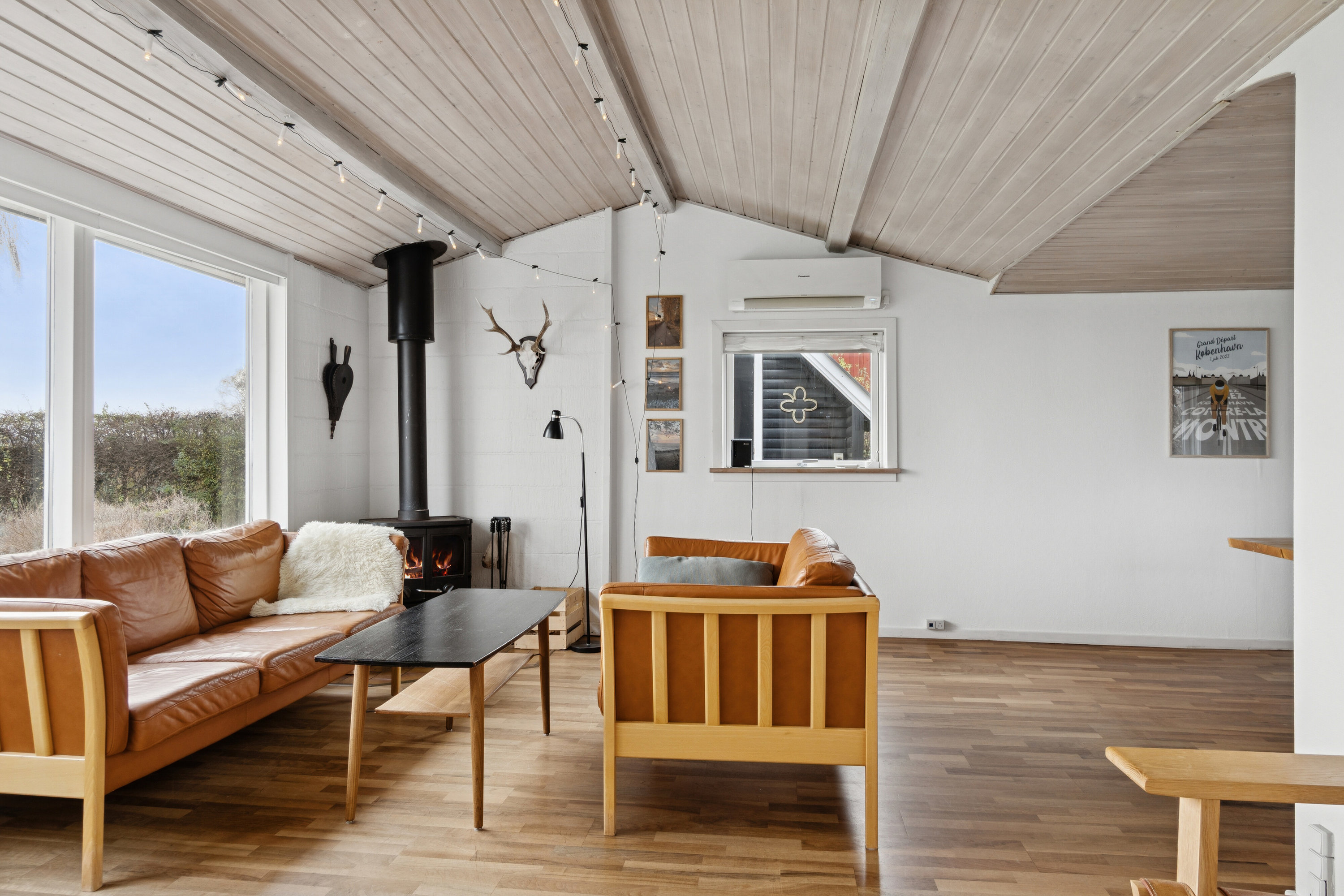 Fremhævet stue billede i fuldskærmstilstand. Billede af Fyrrevang 13, Abildøre, 4560 Vig