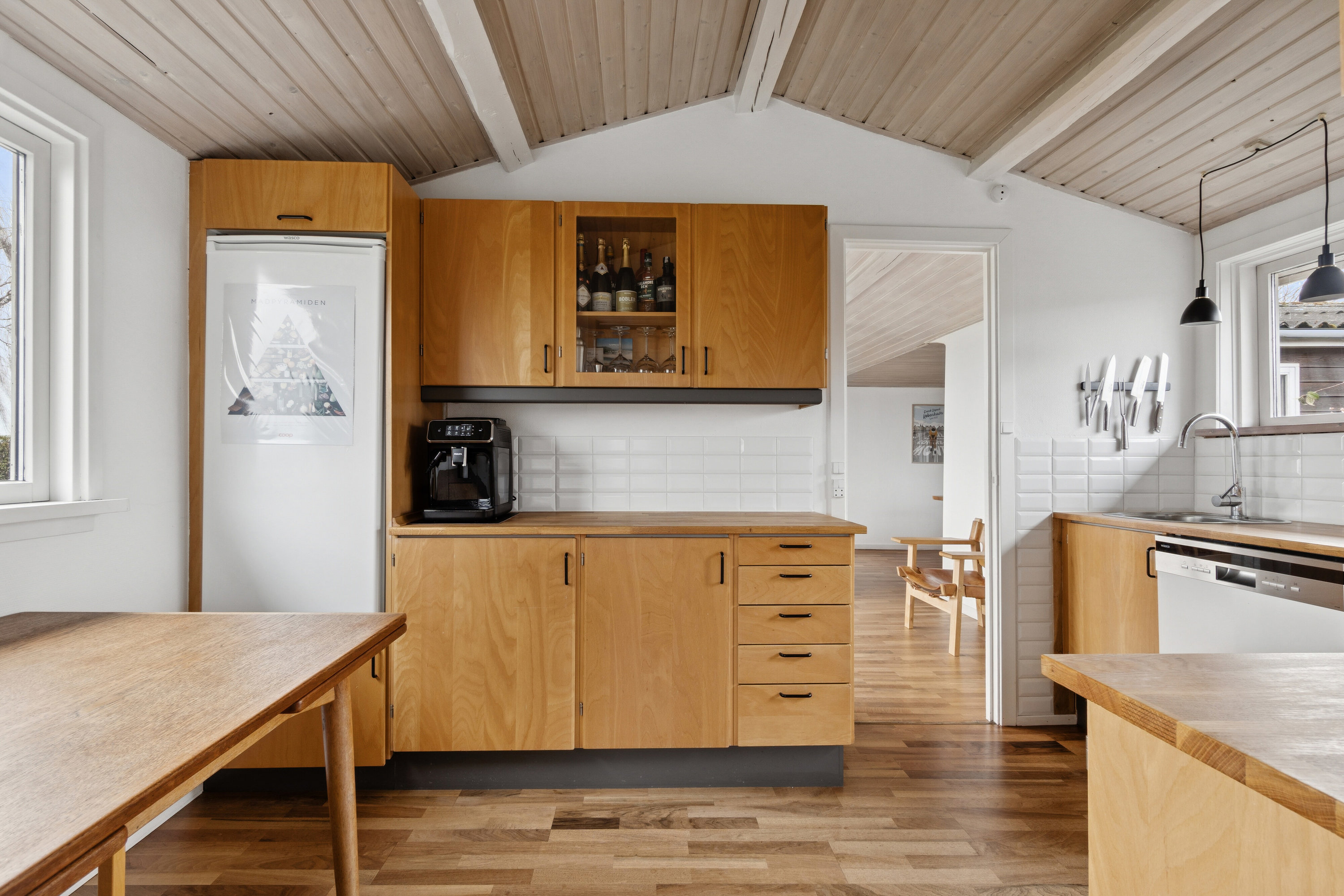 Fremhævet køkken billede i fuldskærmstilstand. Billede af Fyrrevang 13, Abildøre, 4560 Vig