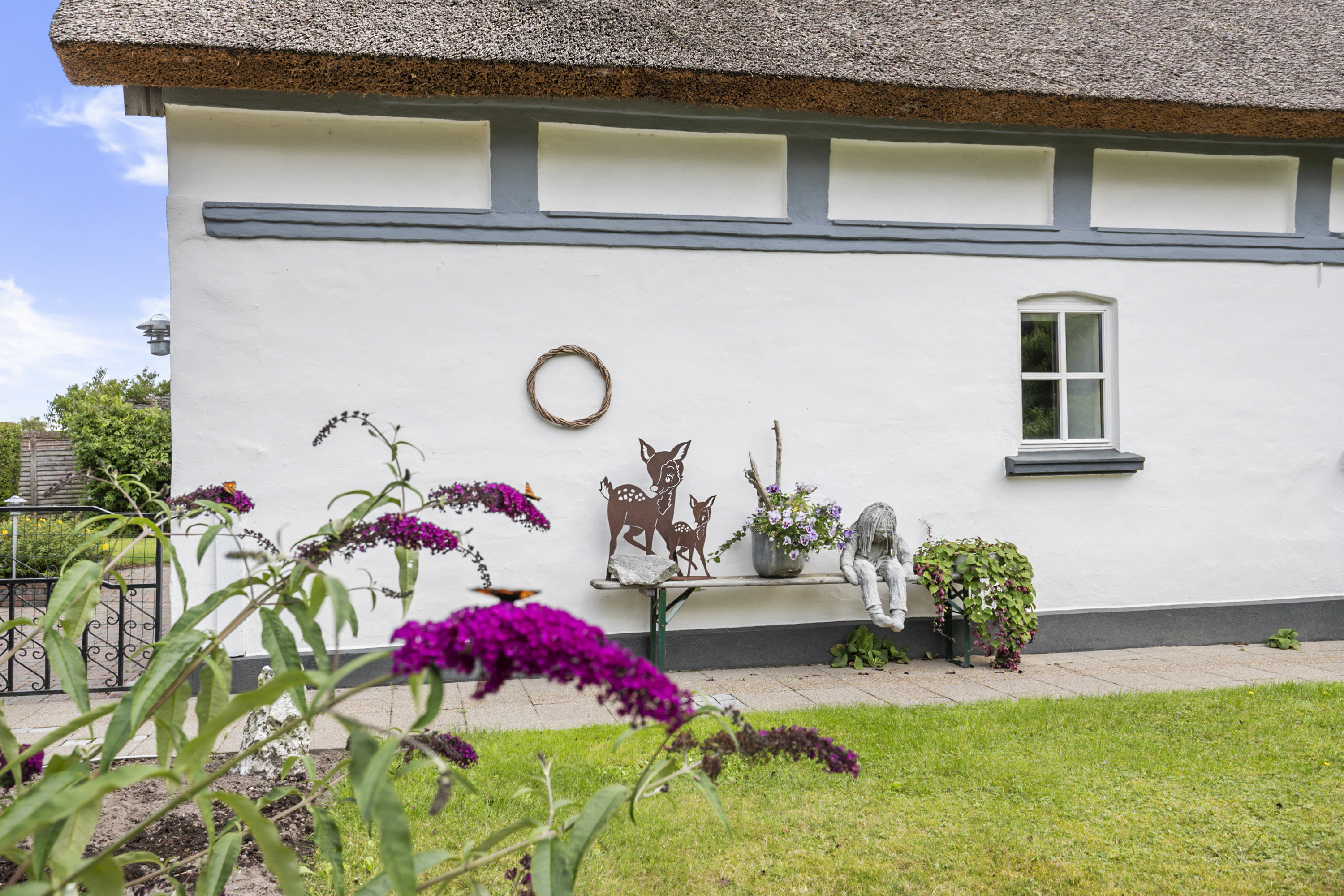 Fremhævet facade billede i fuldskærmstilstand. Billede af Vestergaardsvej 9, 9690 Fjerritslev